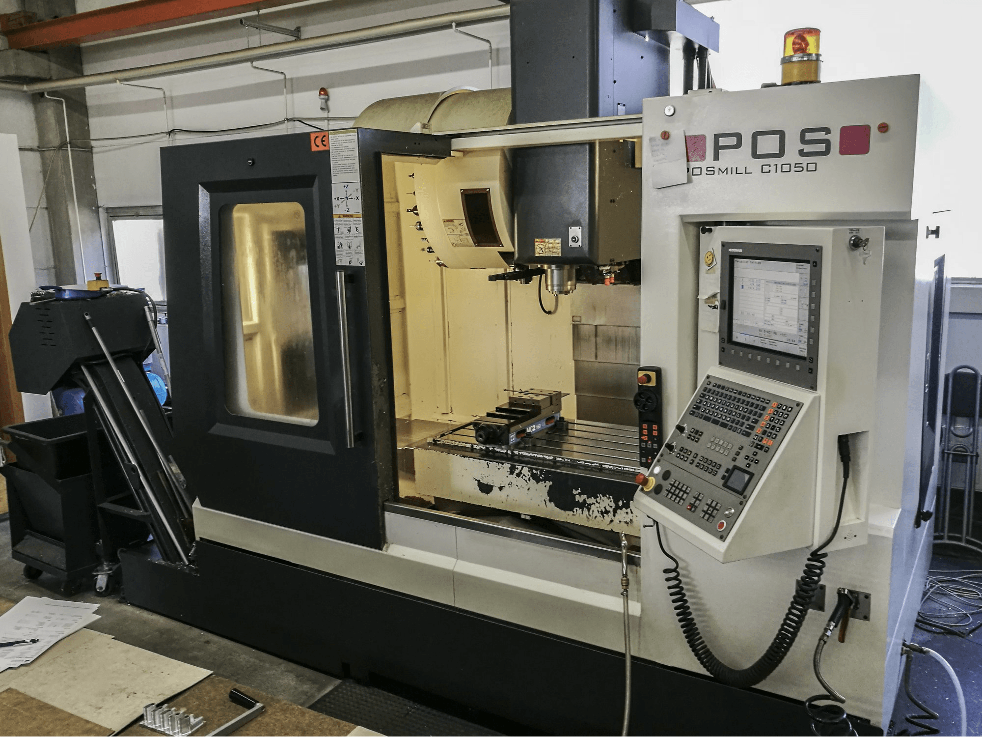 Vista derecha de la máquina POS POSmill C1050