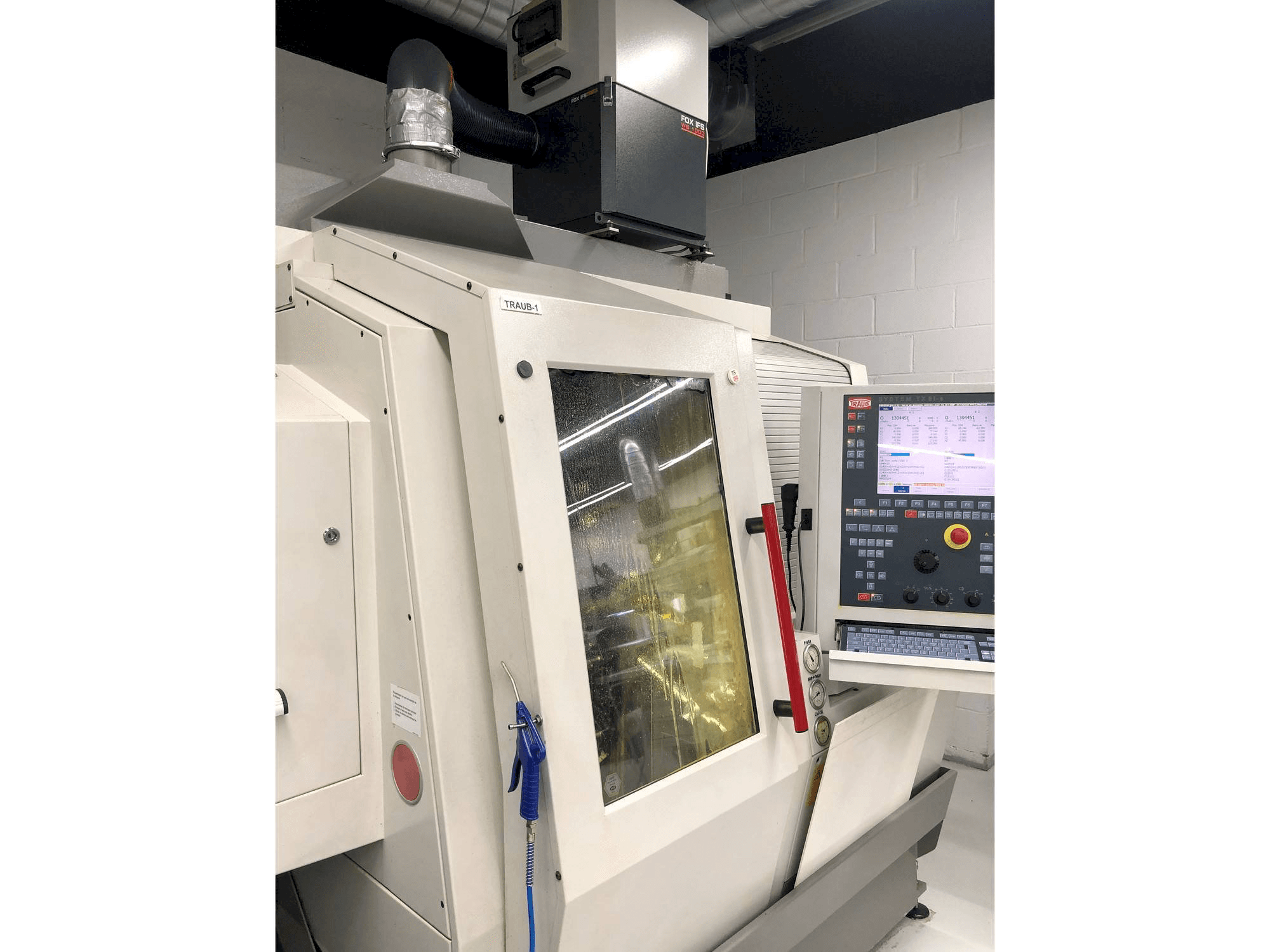 Vista frontal de la máquina TRAUB TNL 18