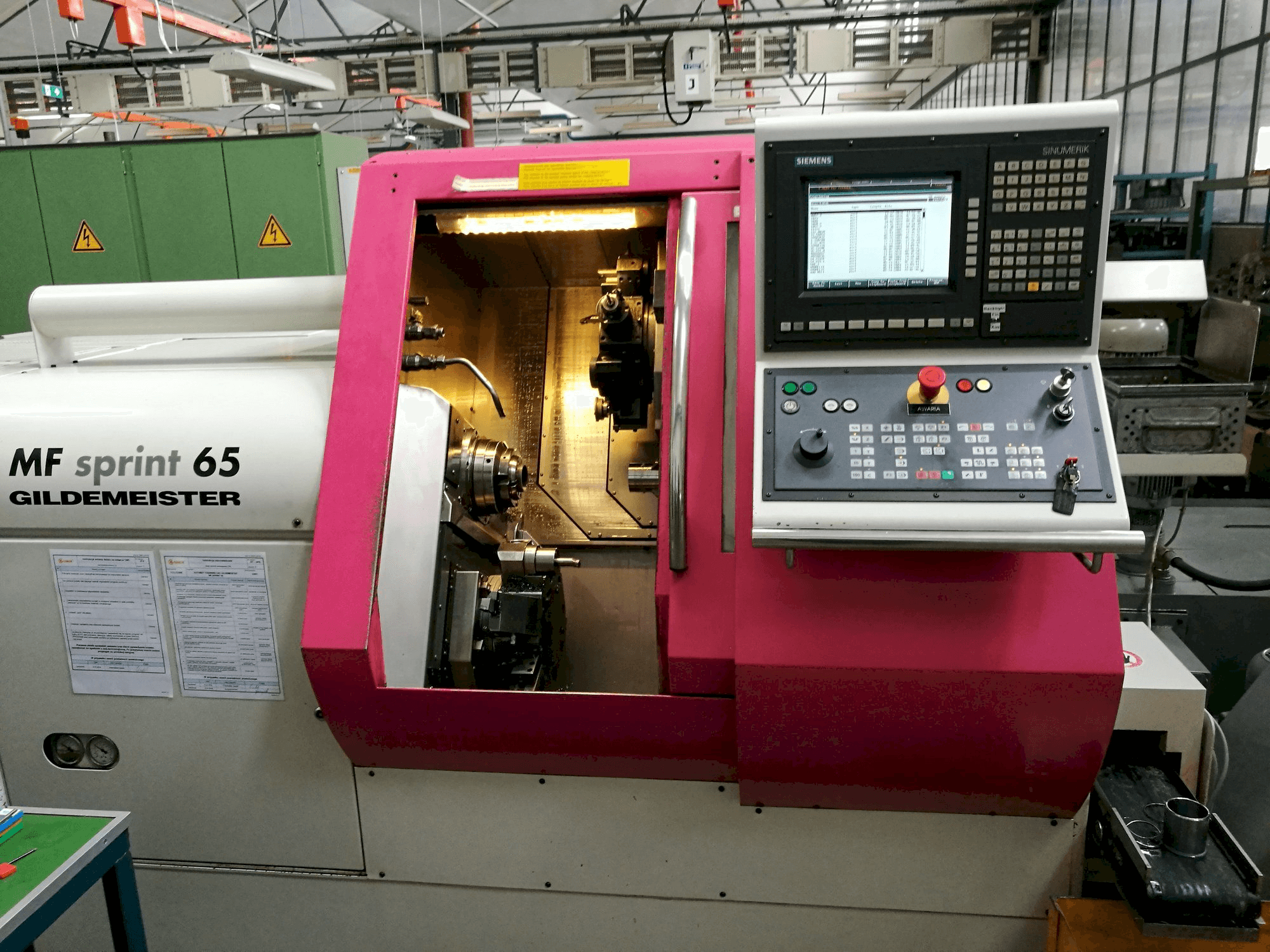 Vista frontal de la máquina Gildemeister MF Sprint 65