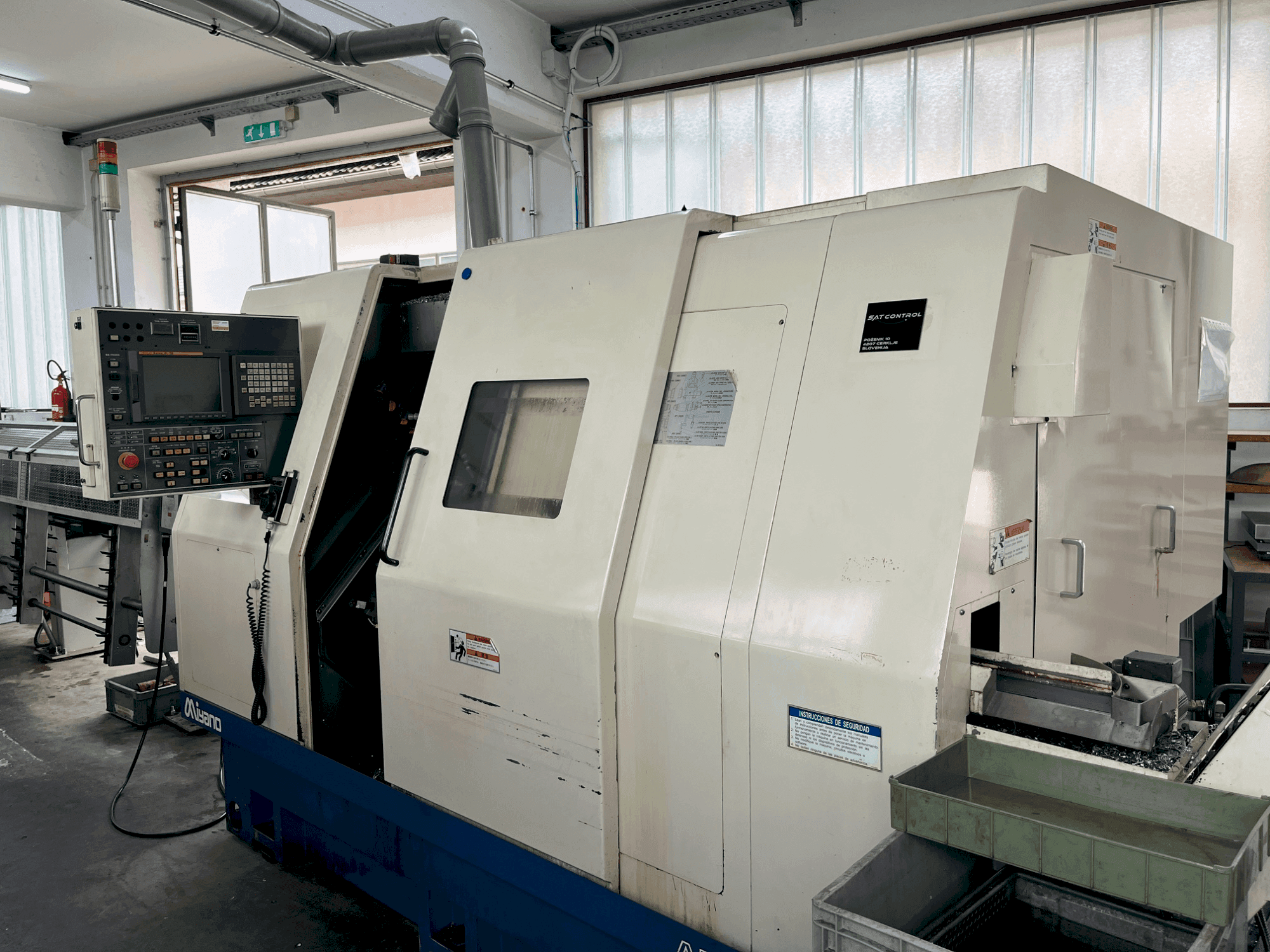 Vista frontal de la máquina Miyano ABX-51TH2