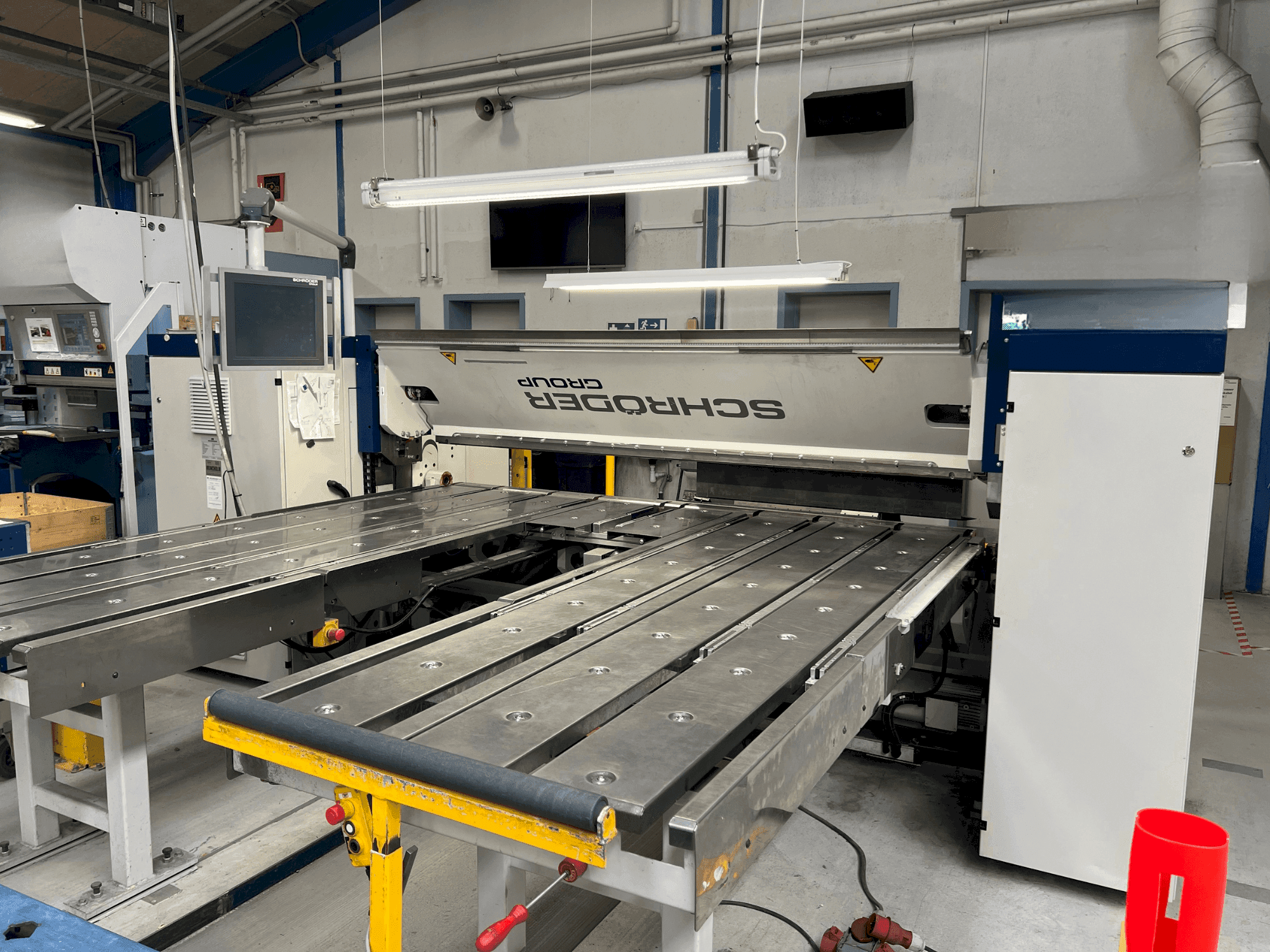 Vista frontal de la máquina SCHRODER-FASTI PowerBend Professional 2500/4,0 UD