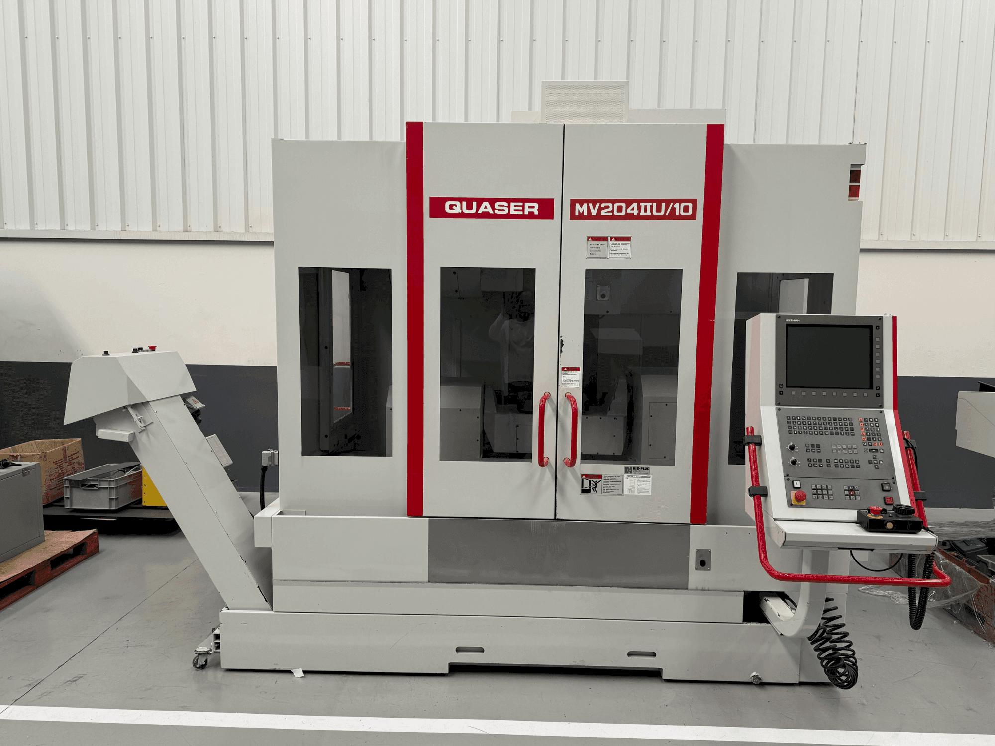 Vista frontal de la máquina Quaser MV 204 IIU/10