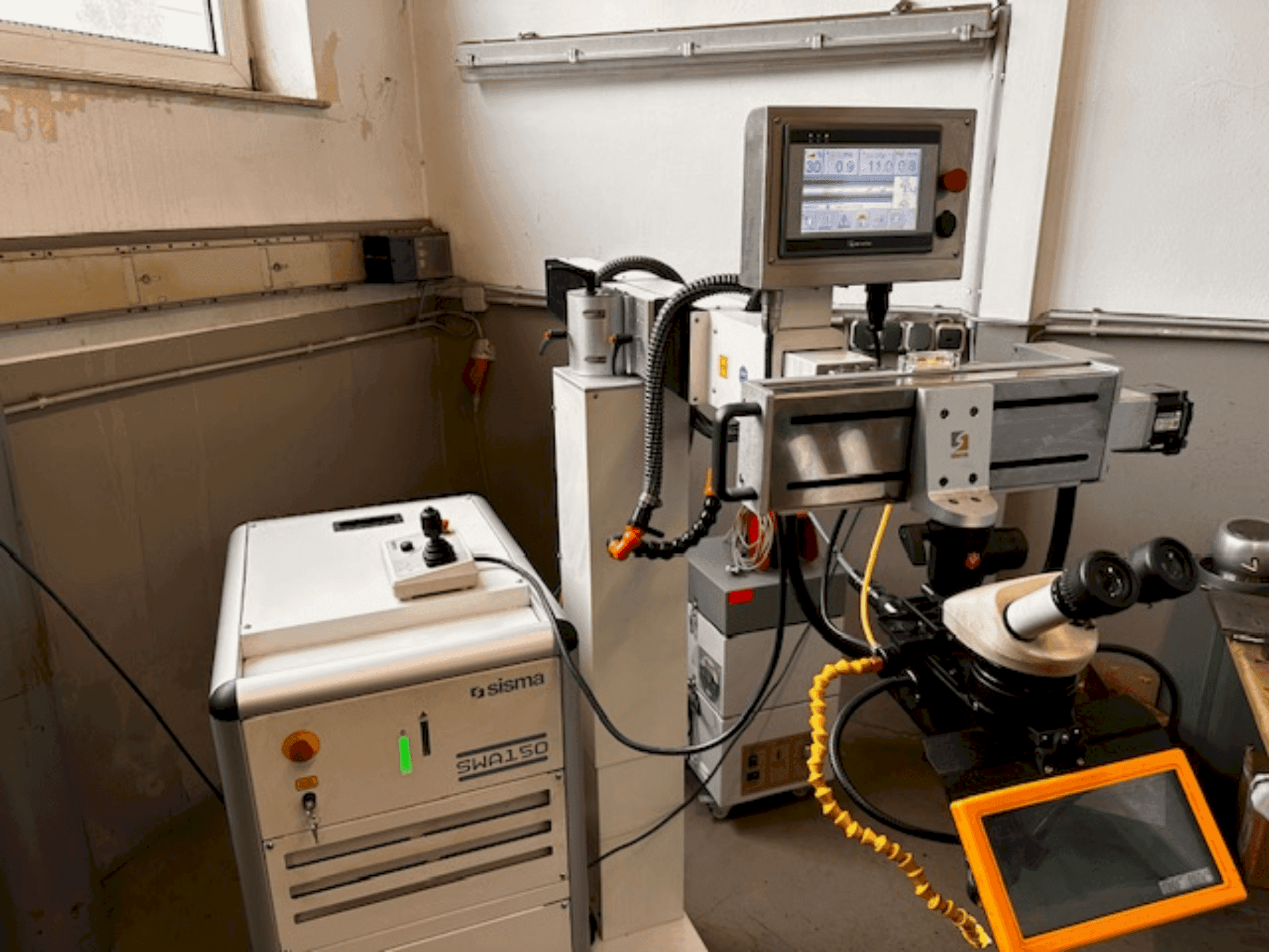 Vista frontal de la máquina Sisma SWA 150