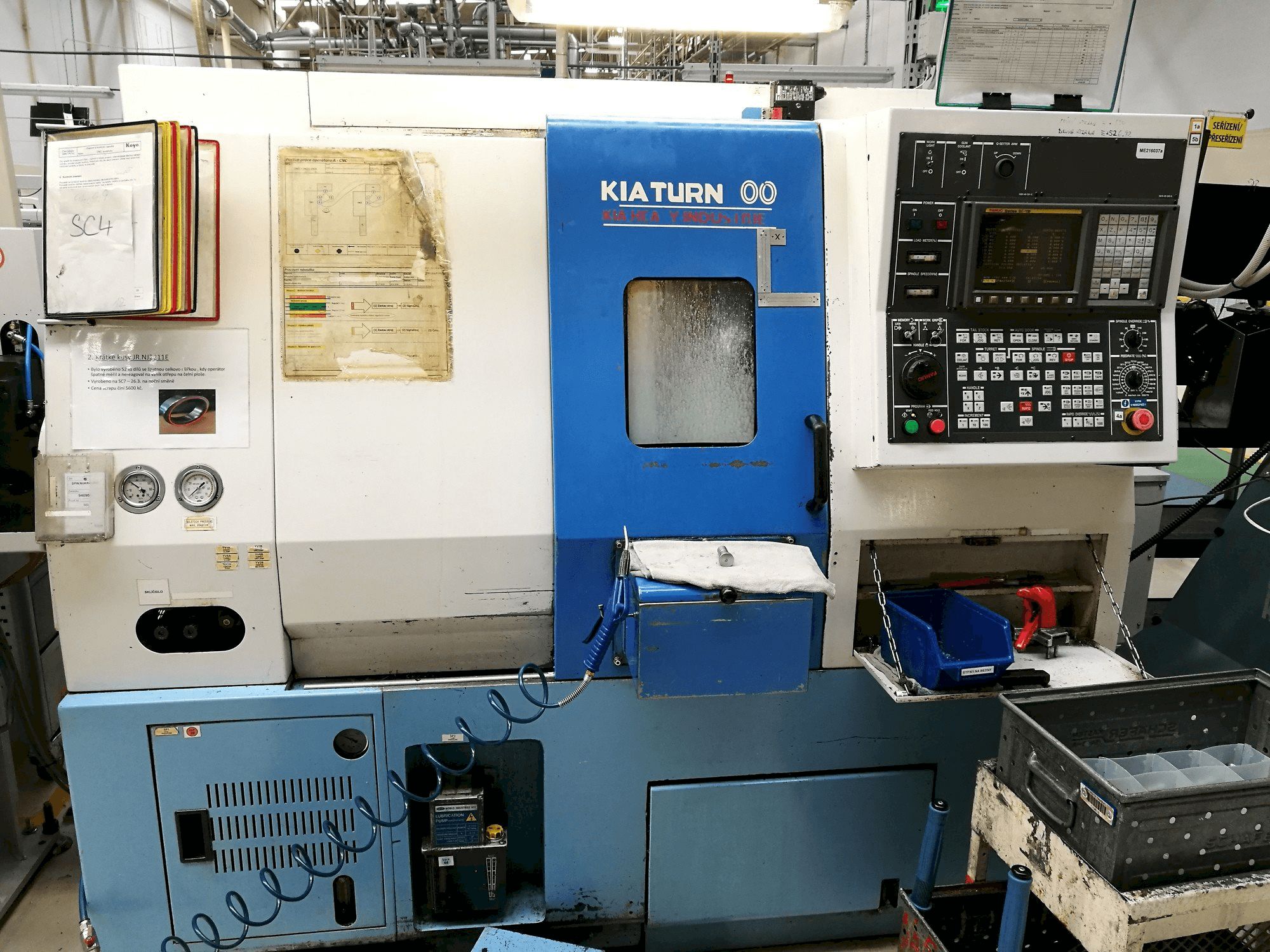 Vista frontal de la máquina Kia Super Kia Turn 200