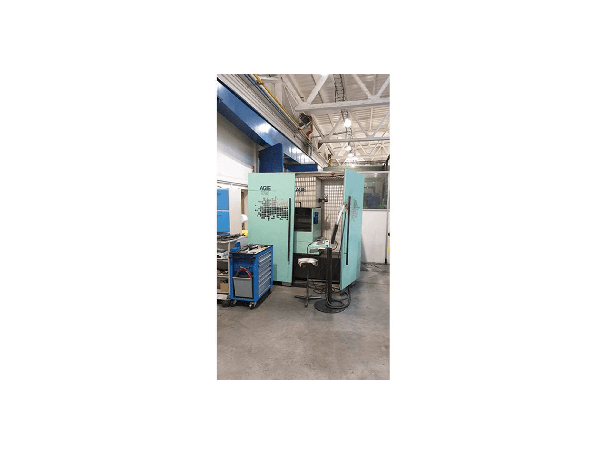 Vista frontal de la máquina AGIE Agiecut Classic 3