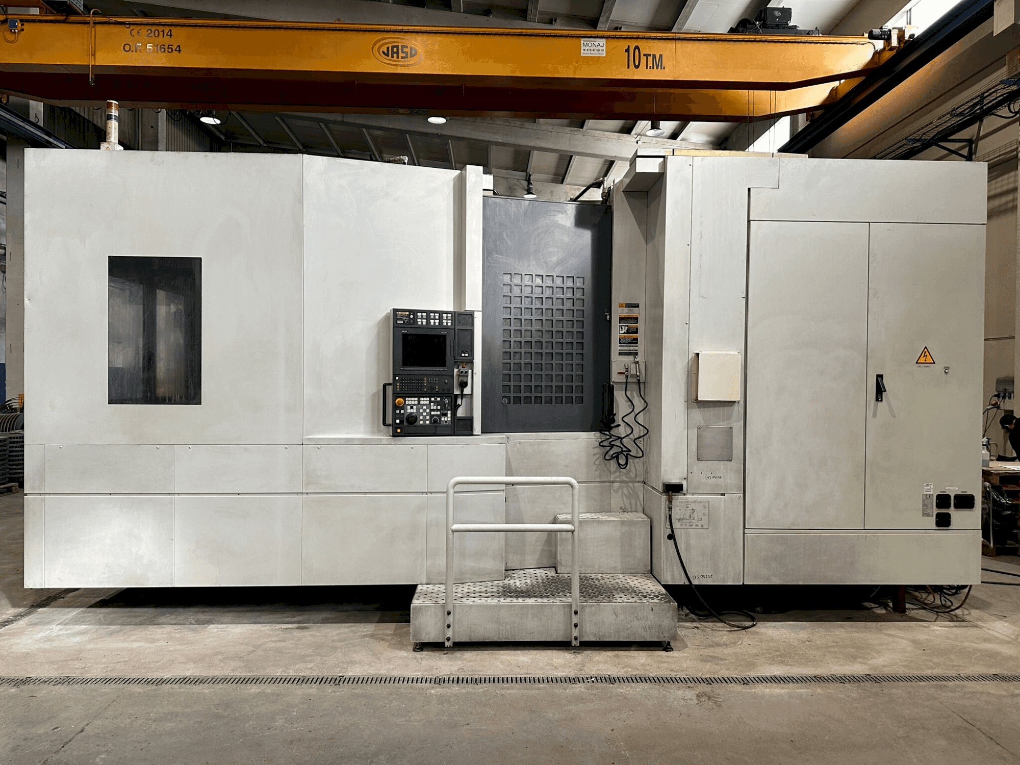 Vista frontal de la máquina MORI SEIKI NH8000DCG