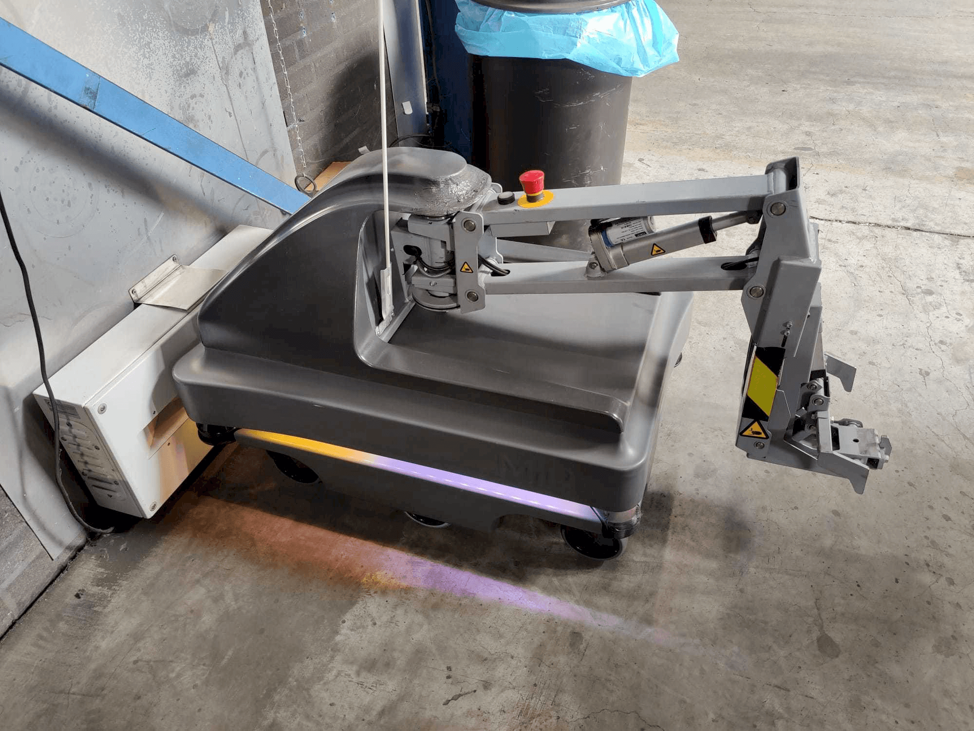 Vista frontal de la máquina MIR 200