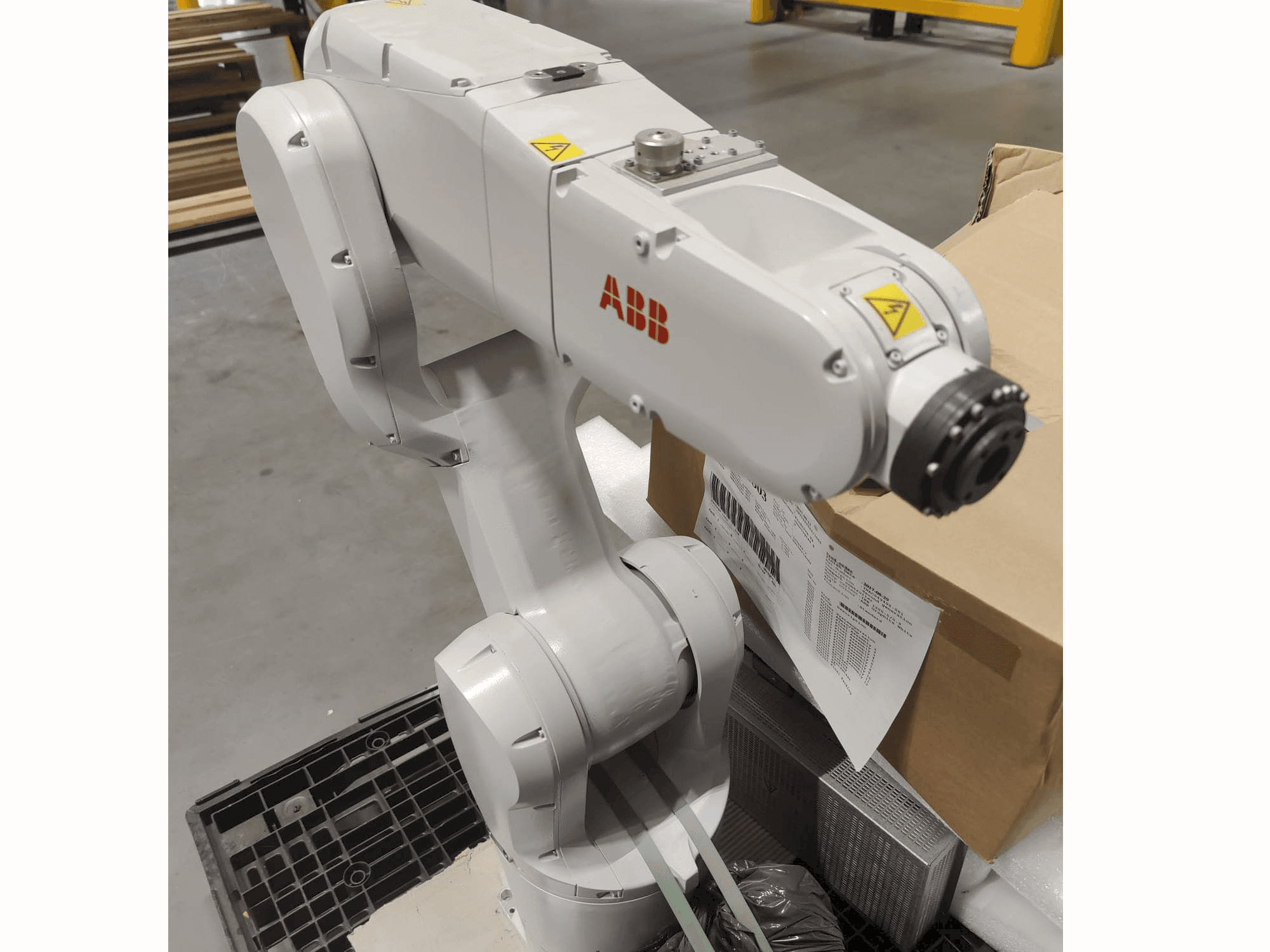Vista frontal de la máquina ABB IRB1200