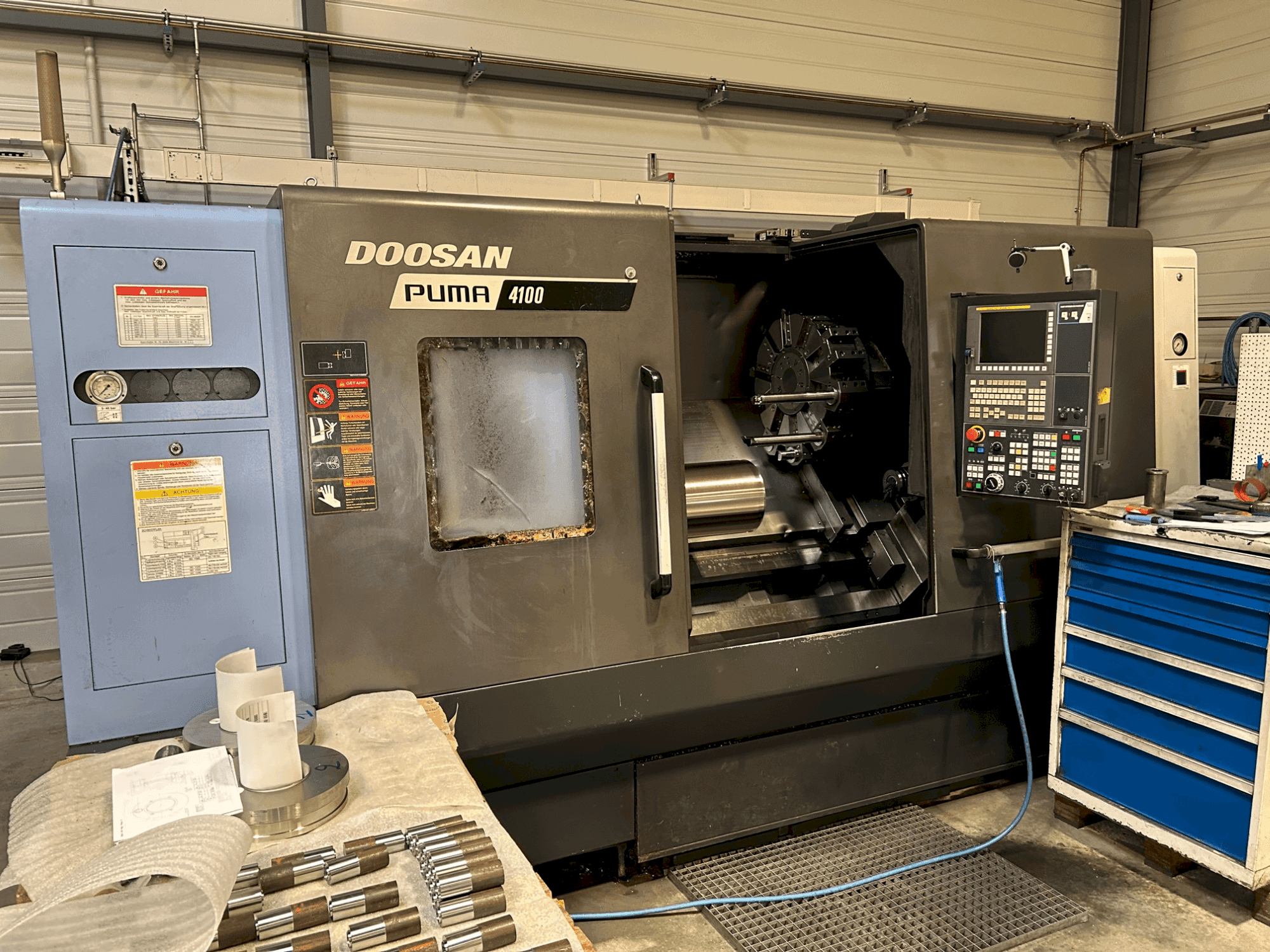 Vista frontal de la máquina DOOSAN PUMA 4100B