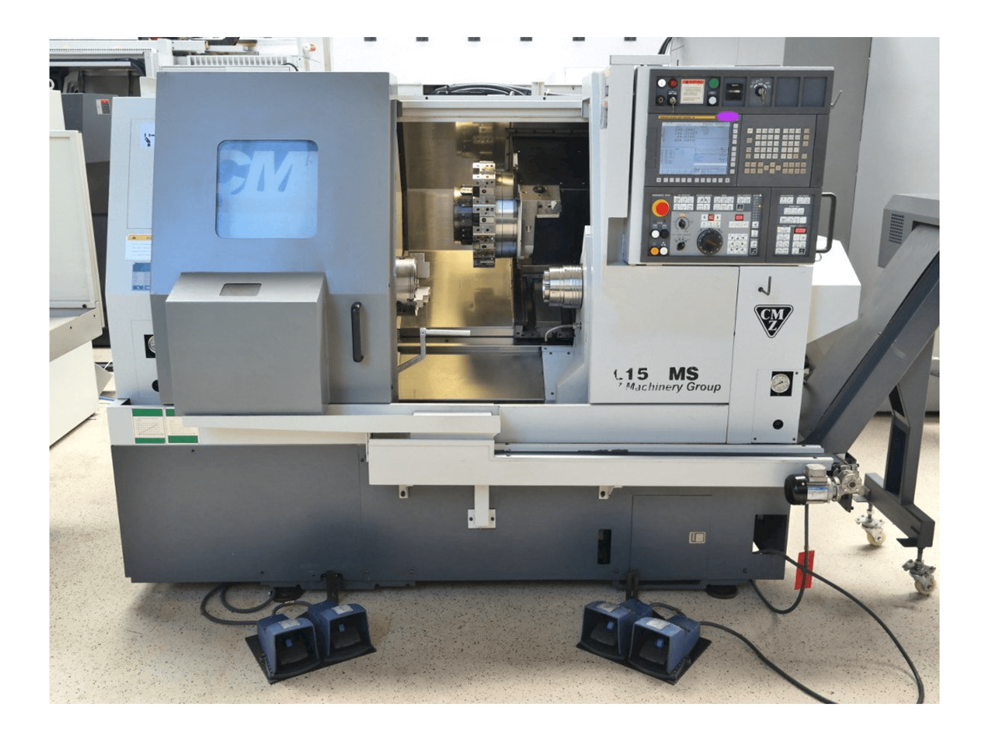 Vista frontal de la máquina CMZ TL 15 SMC