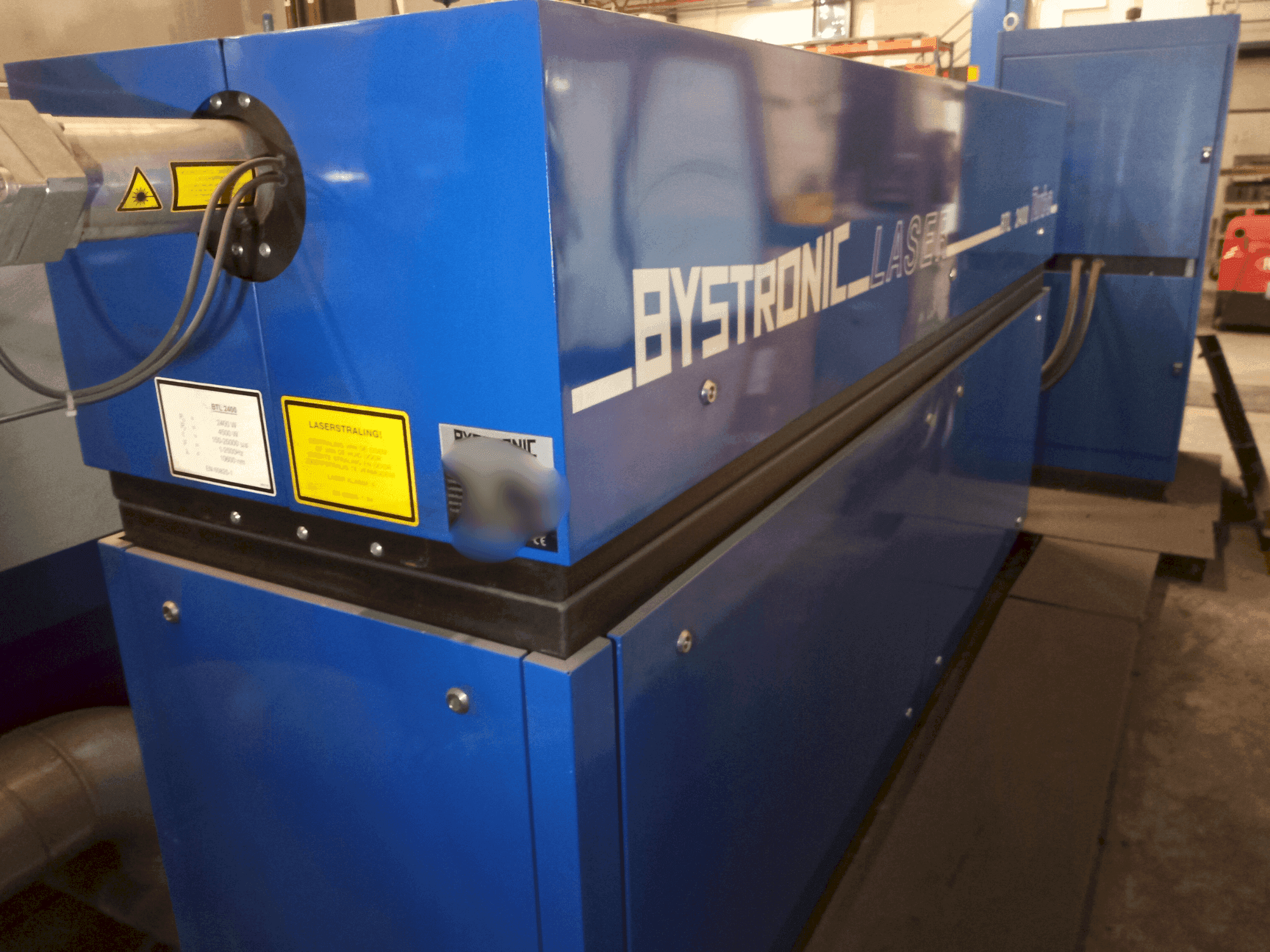Vista frontal de la máquina Bystronic BySprint 2512