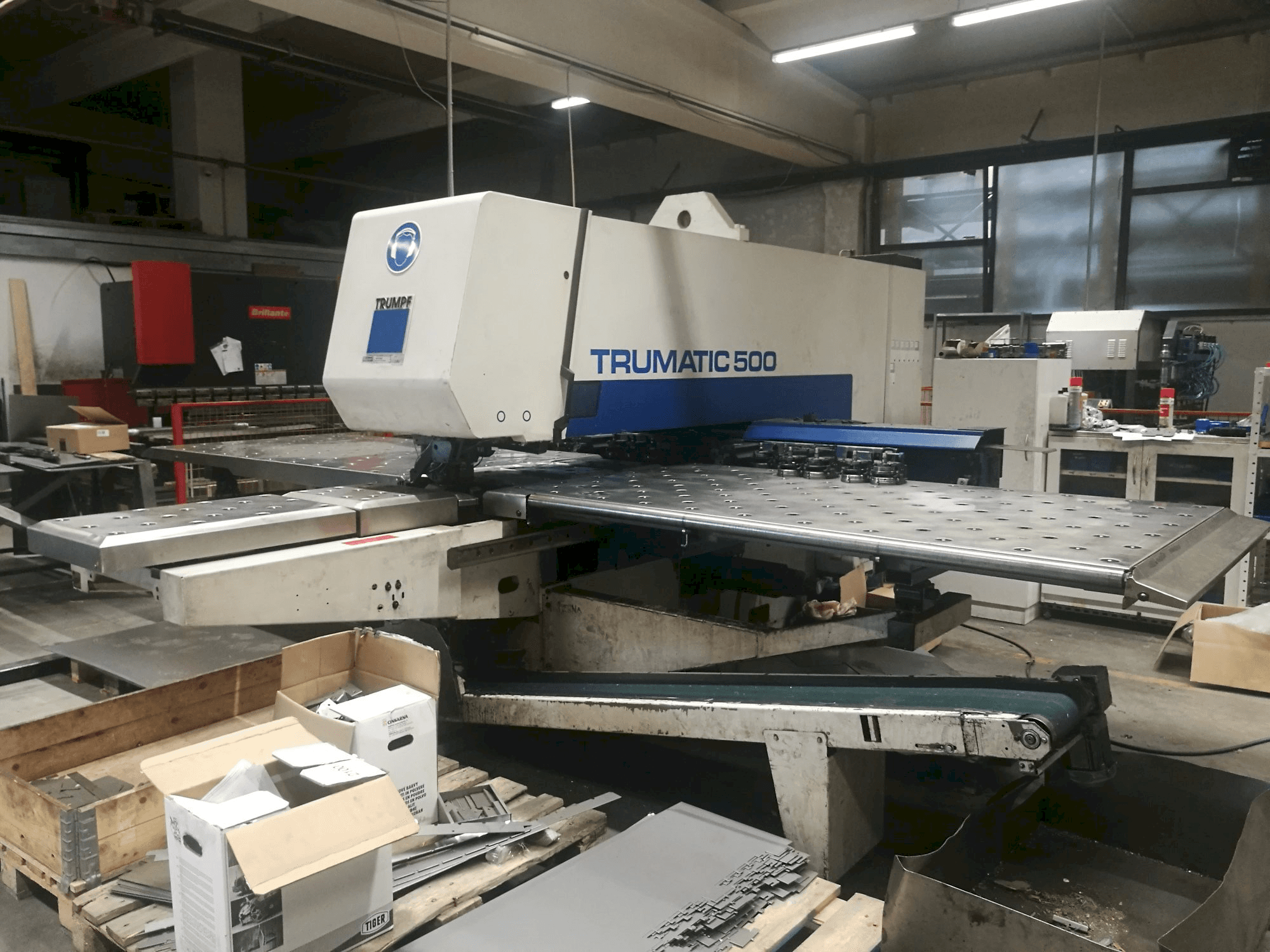 Vista frontal de la máquina Trumpf Trumatic 500