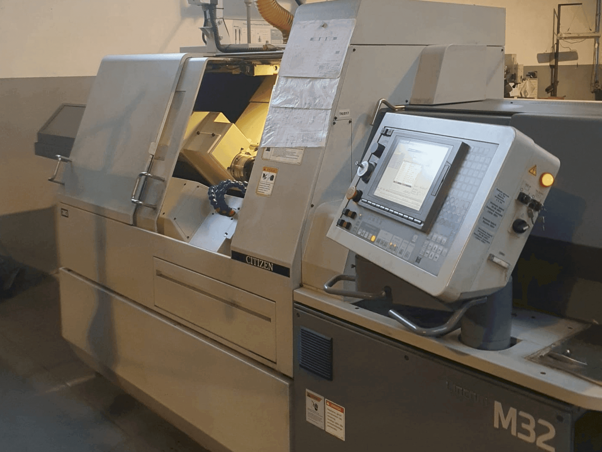 Vista frontal de la máquina Citizen M32