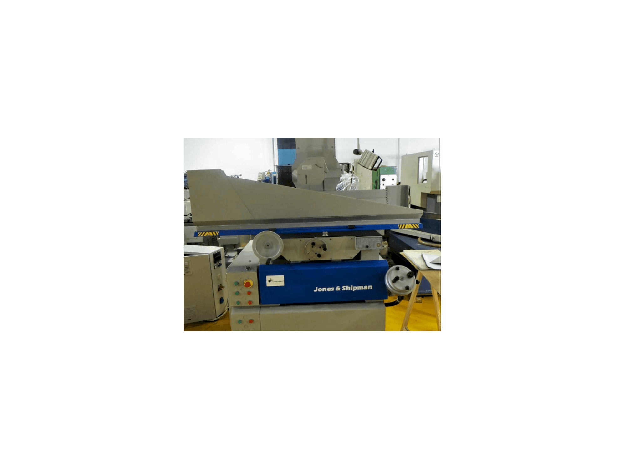 Vista frontal de la máquina Jones & Shipman 1400 E