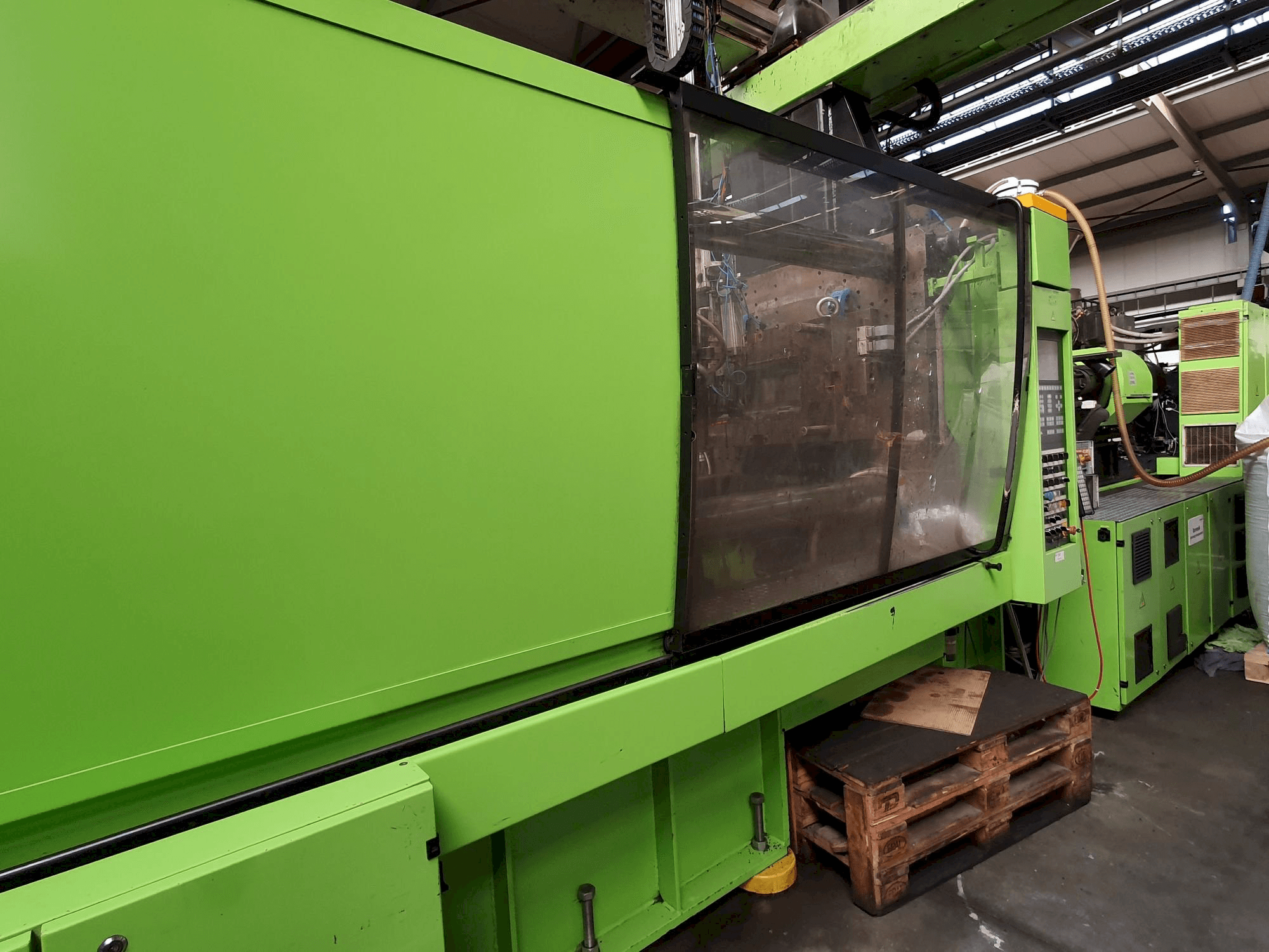 Vista frontal de la máquina ENGEL ES 4550/550 KSL