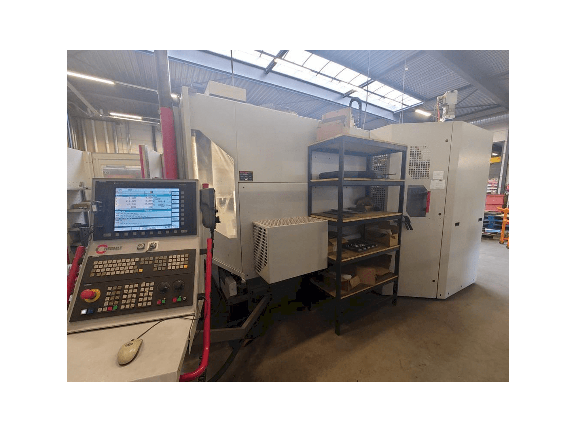 Vista frontal de la máquina HERMLE C40U