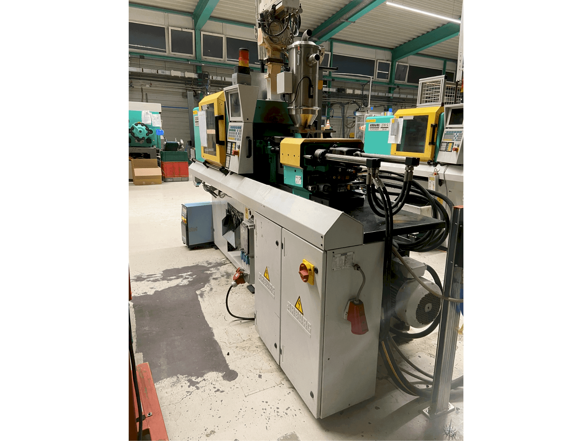 Vista lateral derecha de la máquina Arburg 220 S 250-60