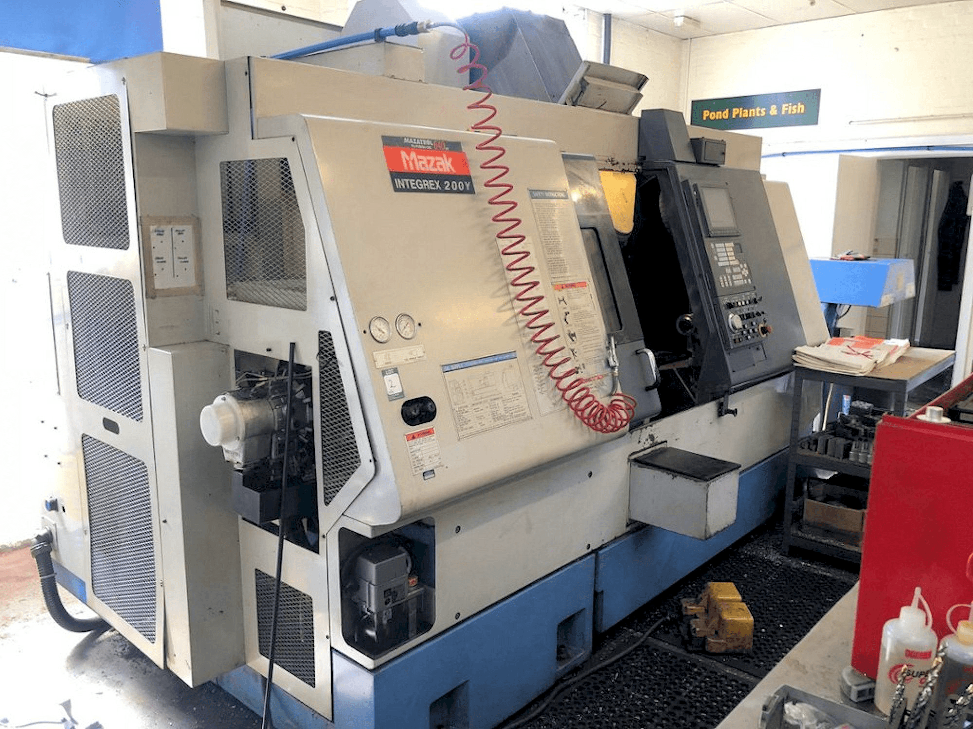 Vista frontal de la máquina Mazak Integrex 200Y