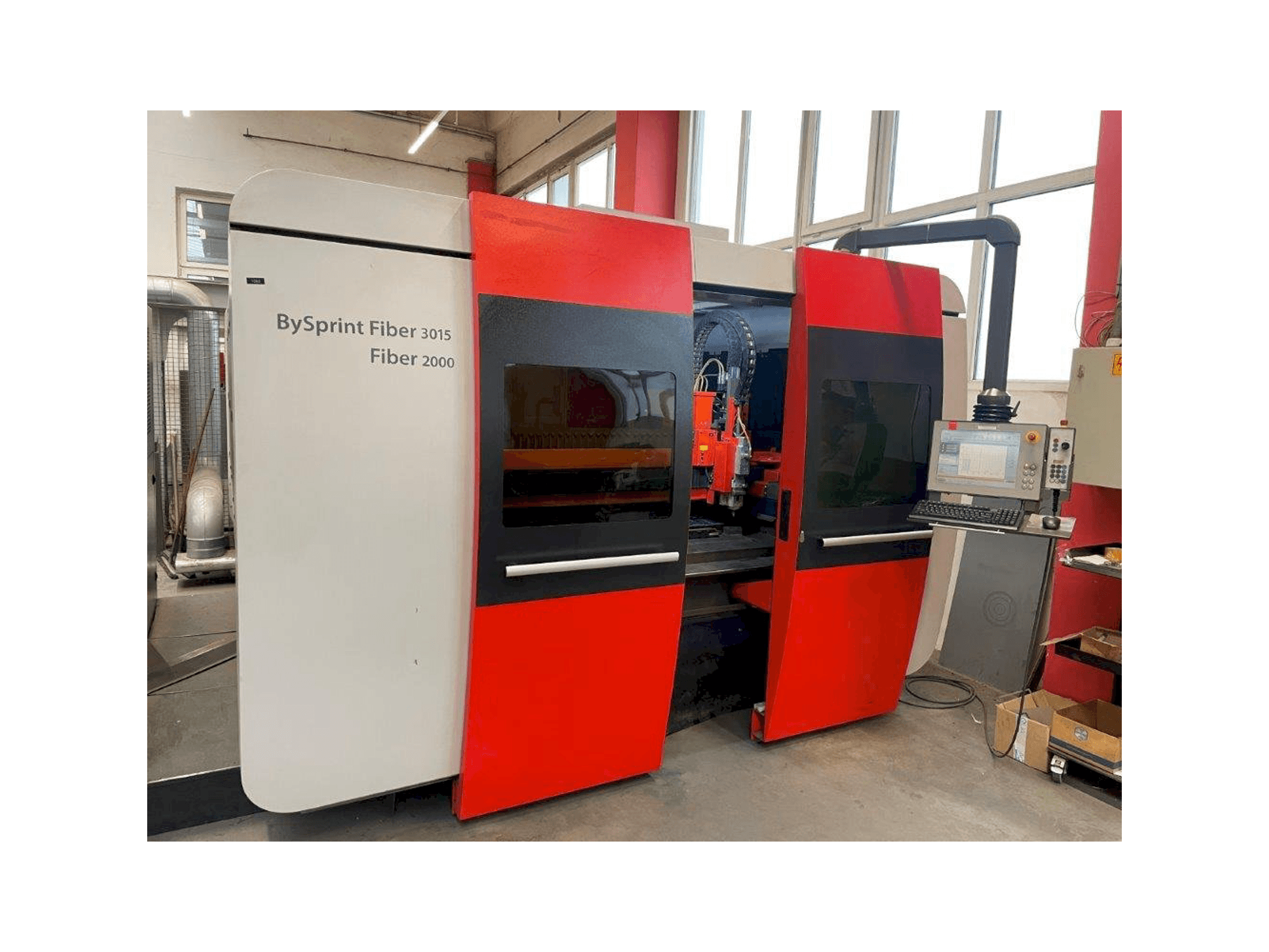 Vista lateral izquierda de la máquina Bystronic BySprint Fiber 3015