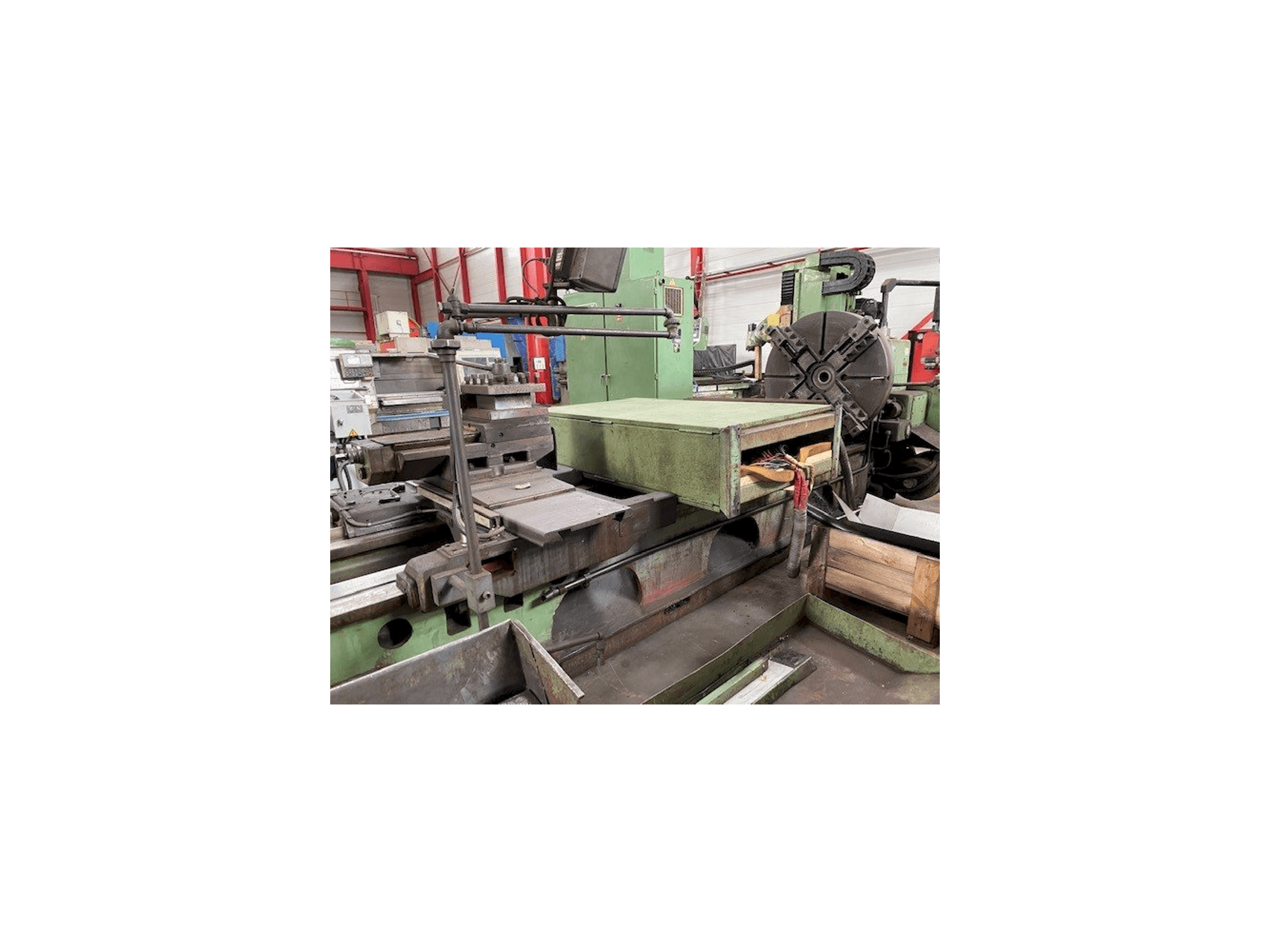 Vista frontal de la máquina TOS SU 100/8000