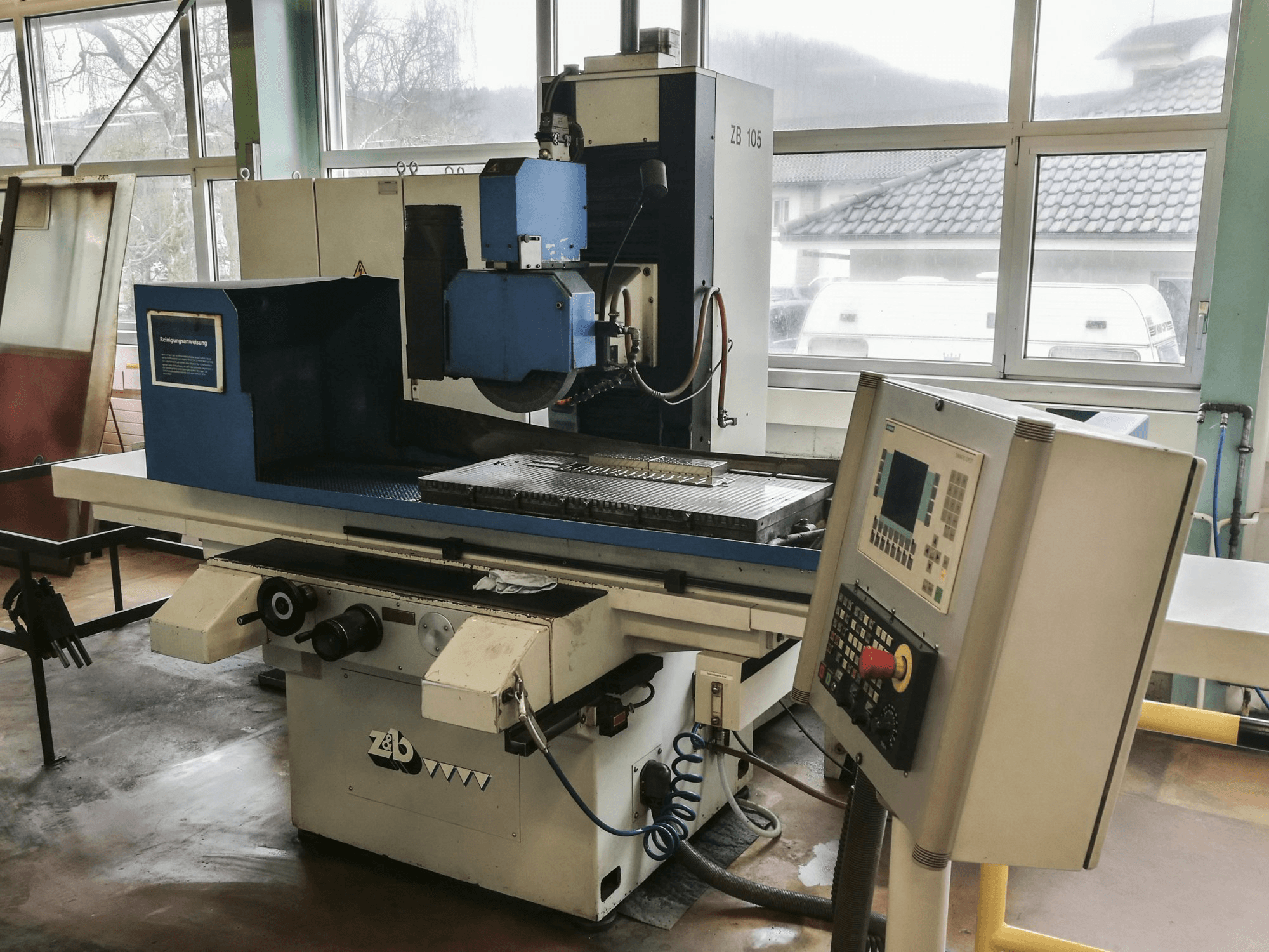 Vista frontal de la máquina ZIERSCH & BALTRUSCH NC-SUPERPLUS ZB 105