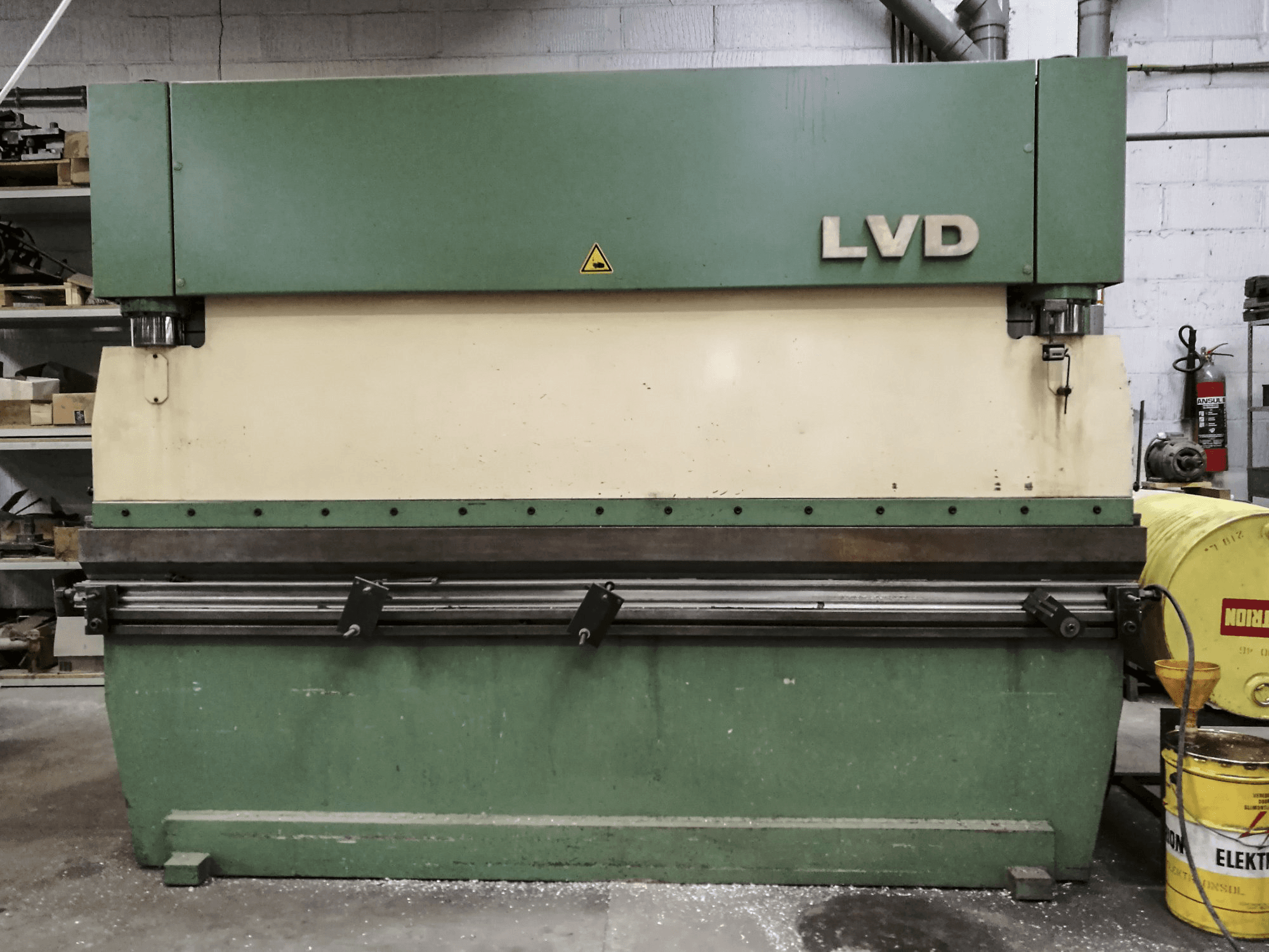 Vista frontal de la máquina LVD PP 70/25-30