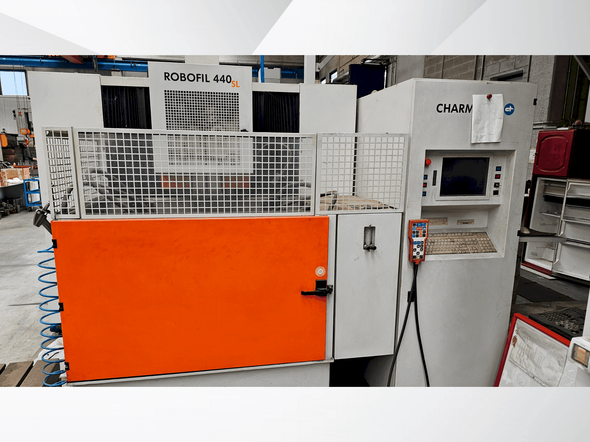 Vista frontal de la máquina CHARMILLES Robofil 440SL