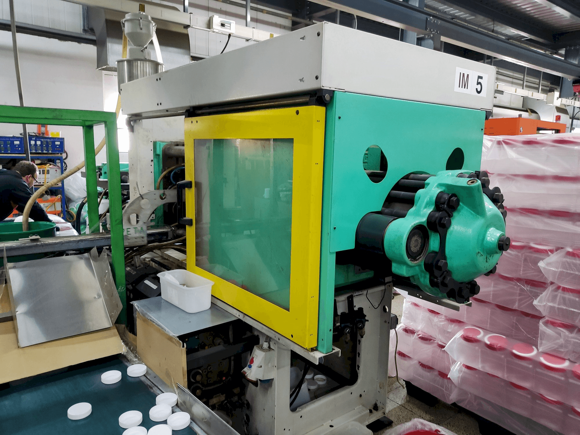 Vista frontal de la máquina Arburg 470C 1500-675