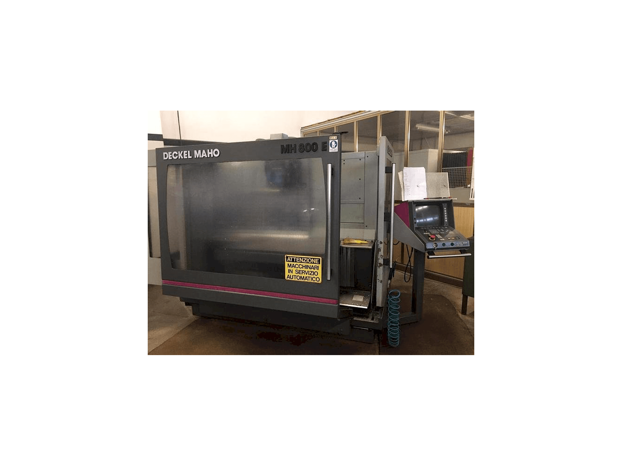 Vista frontal de la máquina DECKEL MAHO MH800E
