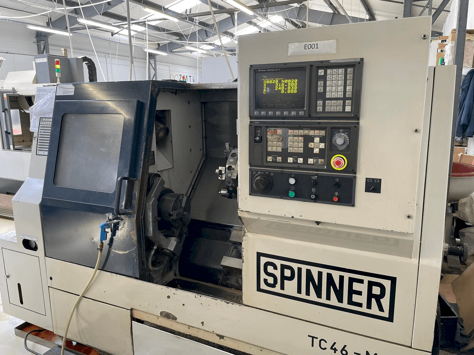 Vista frontal de la máquina SPINNER TC46 MC
