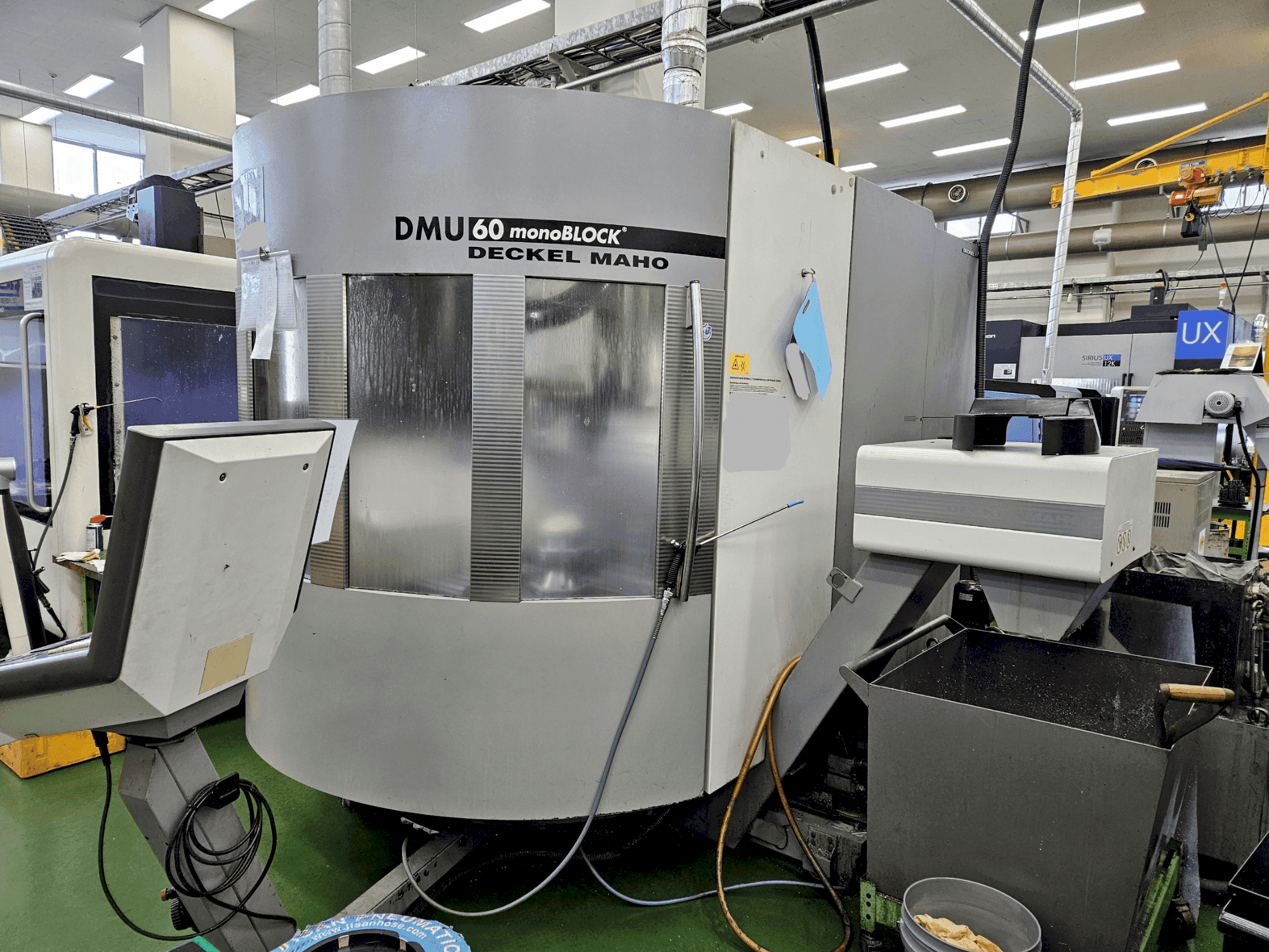 Vista frontal de la máquina DECKEL MAHO DMU 60 MonoBlock