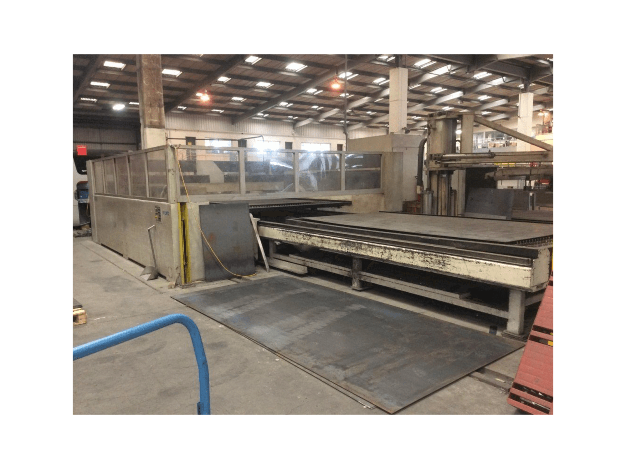 Vista frontal de la máquina LVD Implus 4030