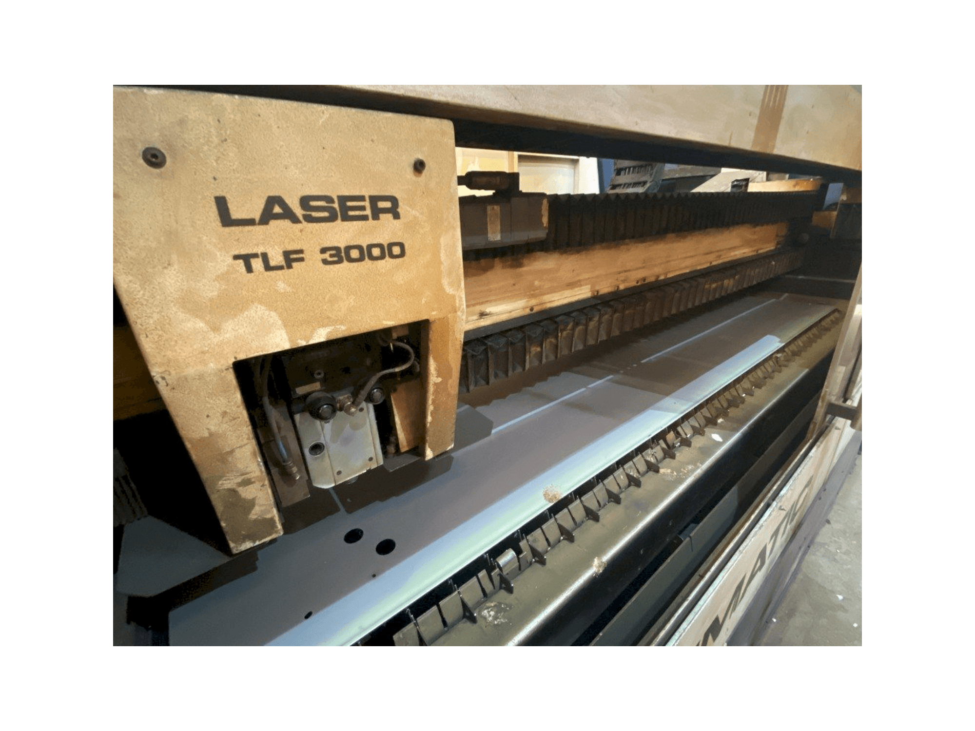 Vista frontal de la máquina Trumpf TRUMATIC L2530