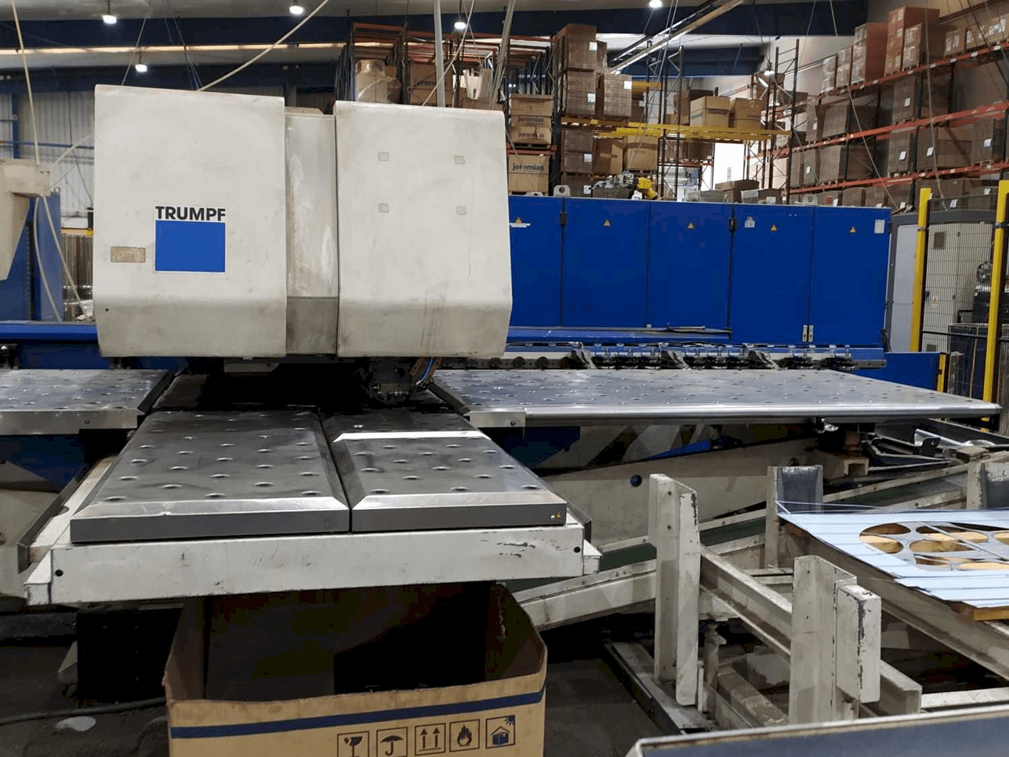 Vista frontal de la máquina Trumpf Trumatic 600L