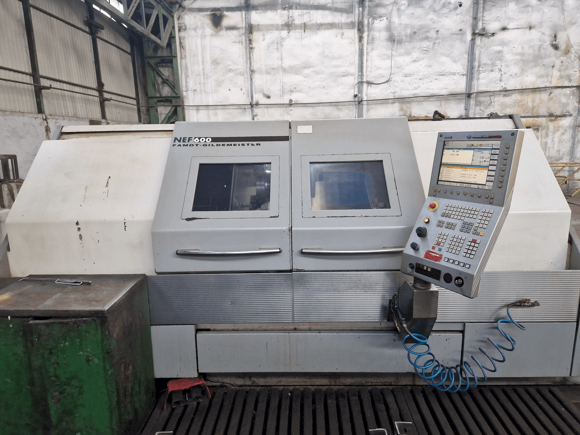 Vista frontal de la máquina DMG GILDEMEISTER NEF 600