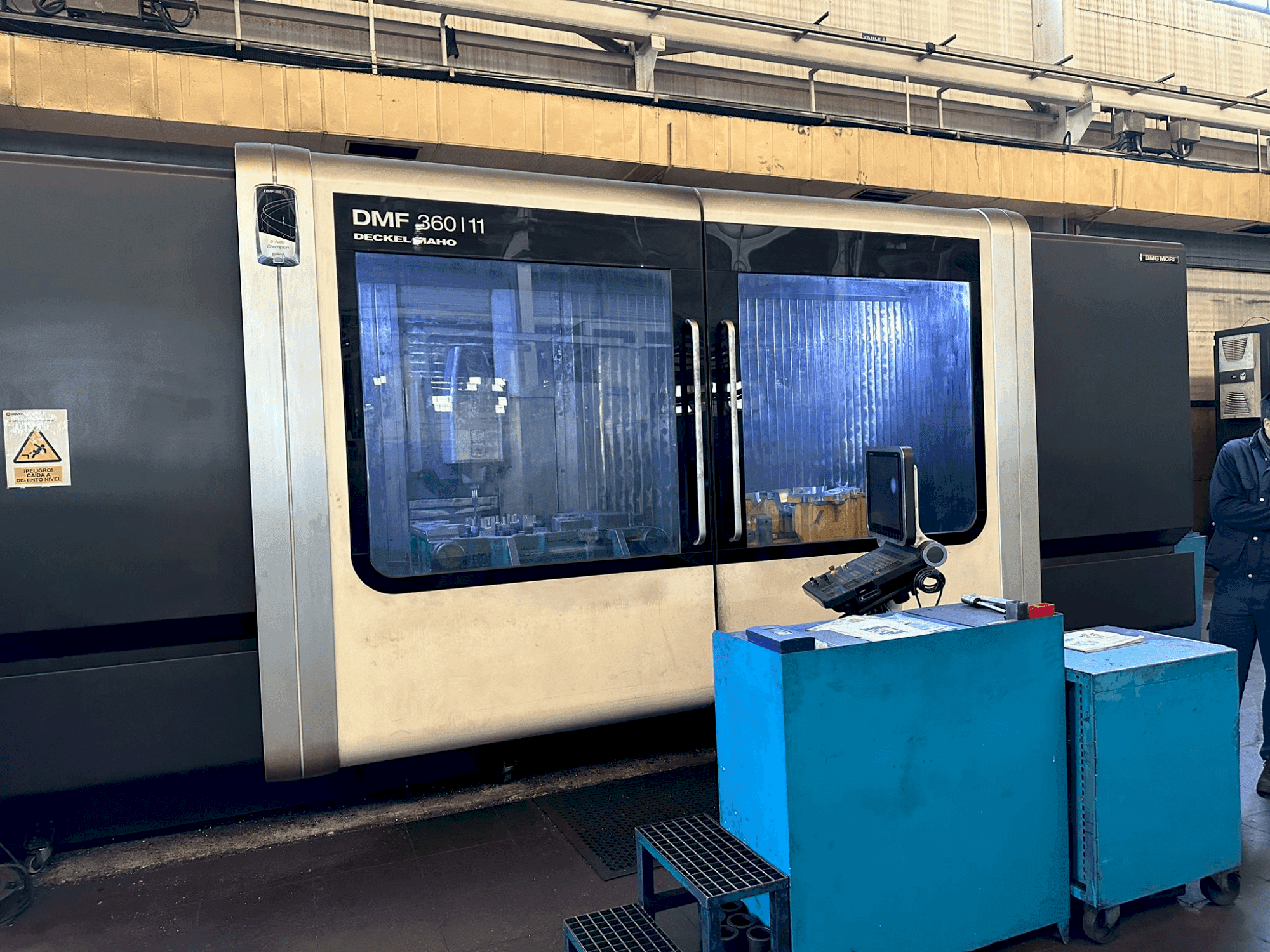 Vista frontal de la máquina DMG MORI DMF 360-11