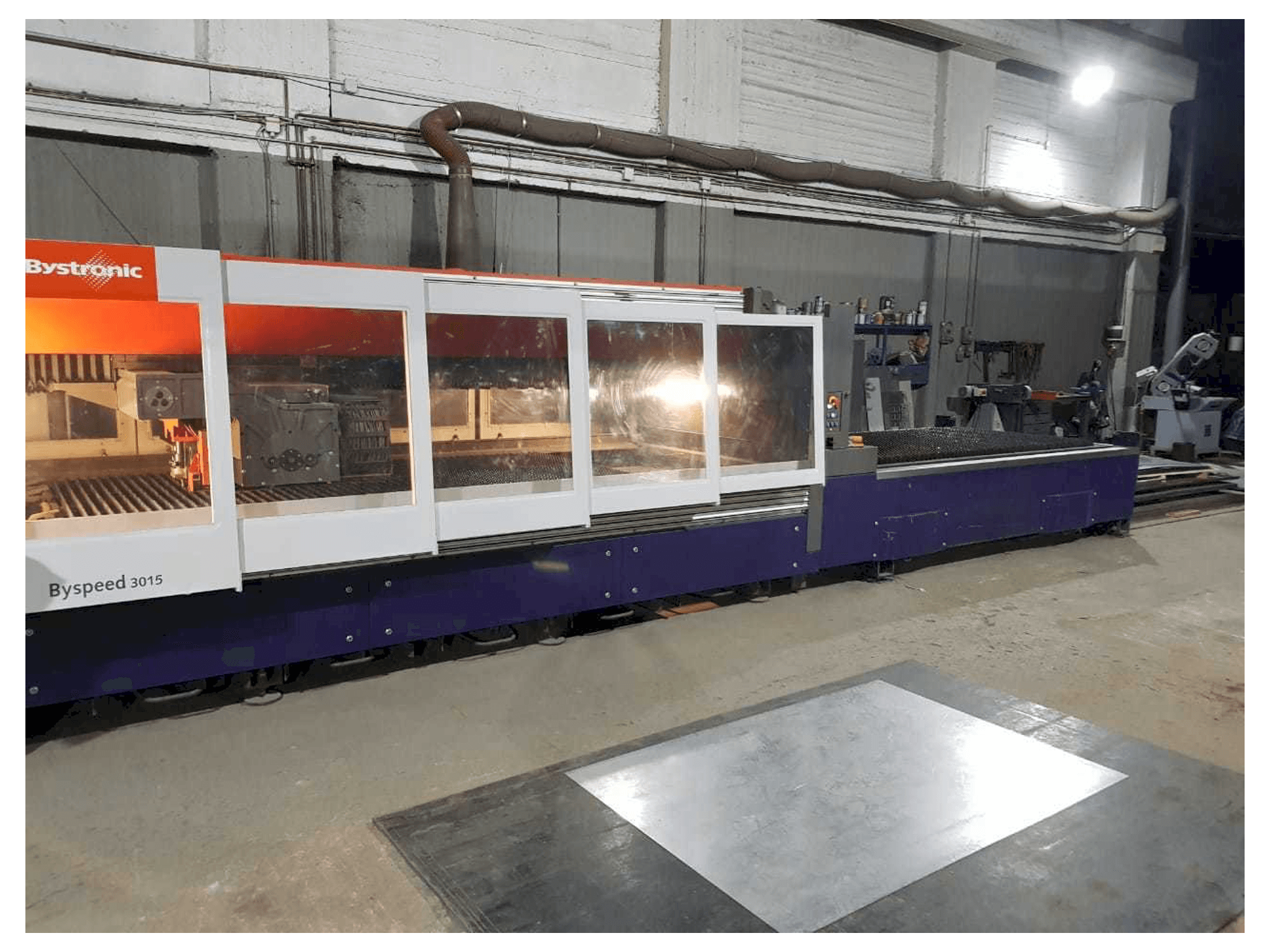 Vista frontal de la máquina Bystronic BySpeed 3015