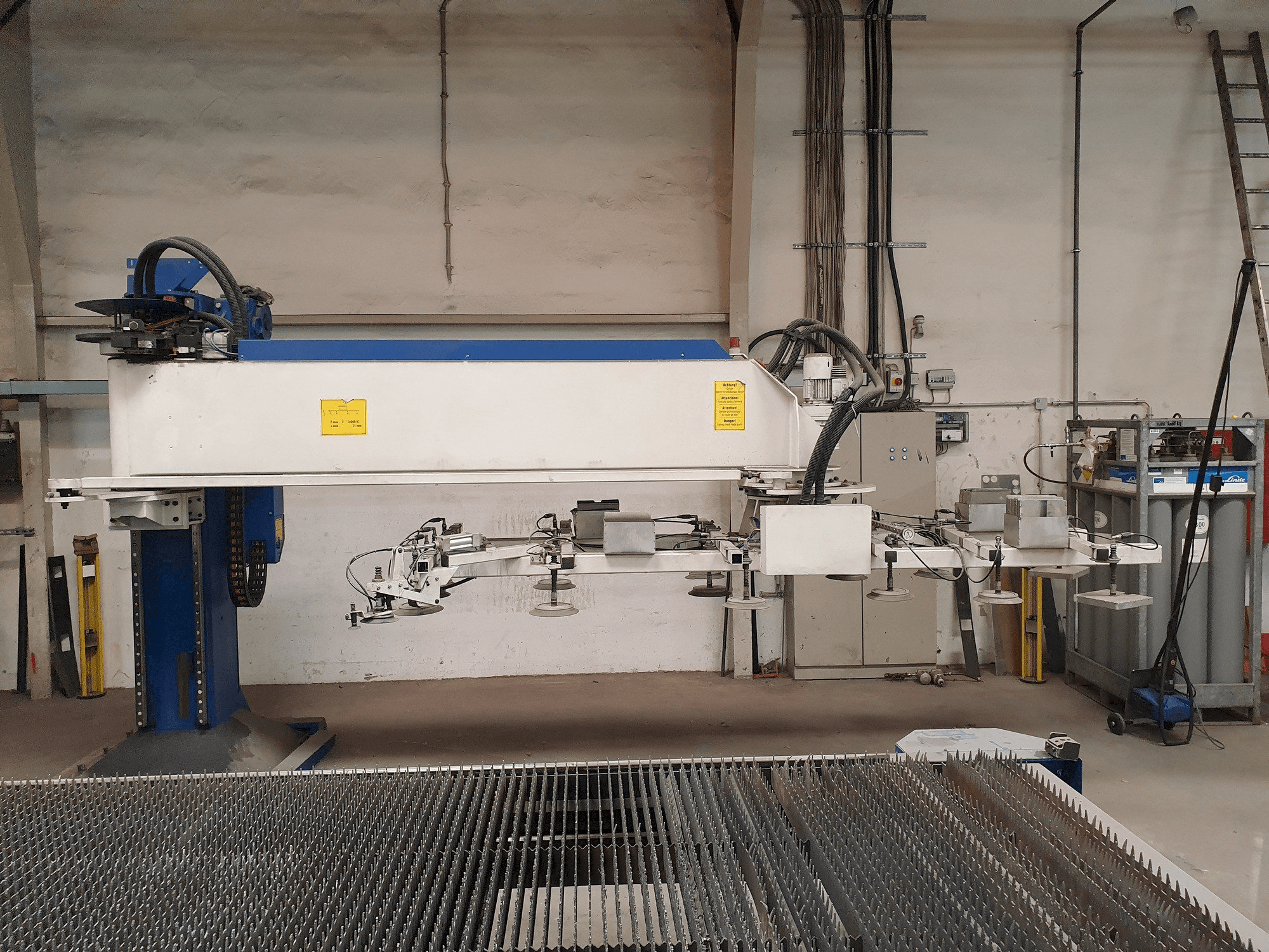 Vista frontal de la máquina Trumpf TRUMATIC L 4050