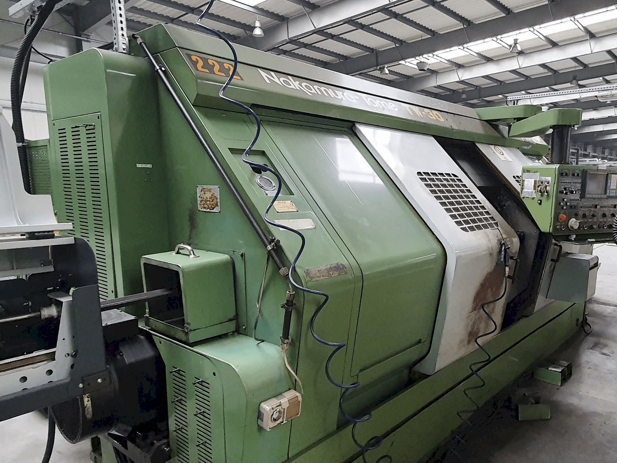 Vista frontal de la máquina NAKAMURA-TOME TW-30