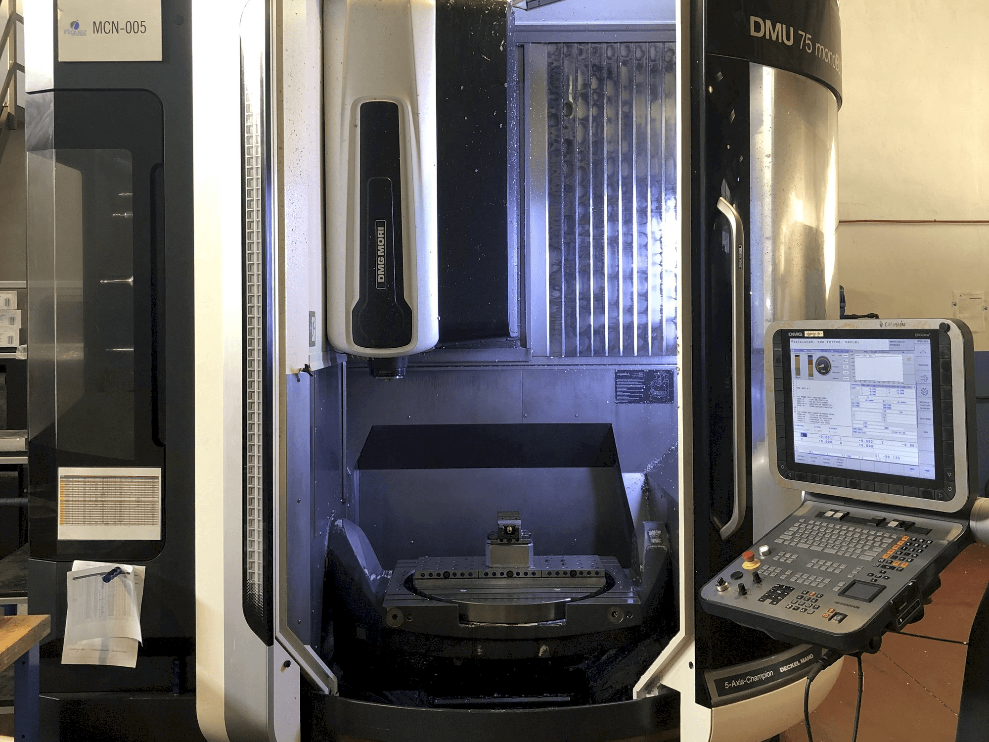 Vista frontal de la máquina DMG MORI DMU 75 Monoblock