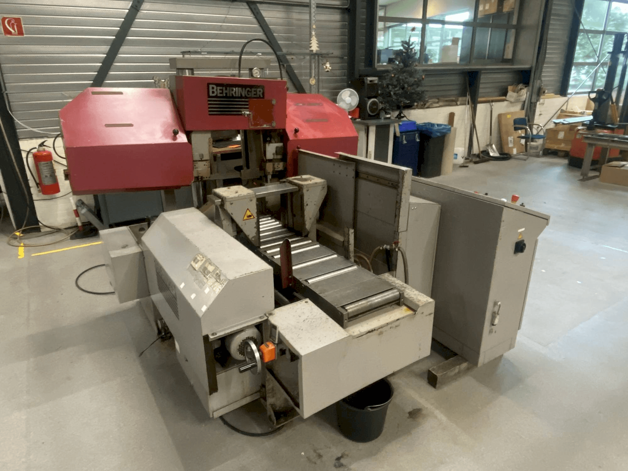 Vista frontal de la máquina Behringer HPB 303A