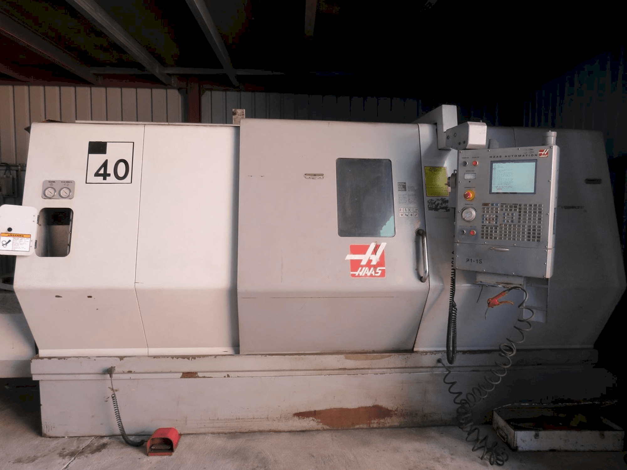 Vista frontal de la máquina HAAS SL-40