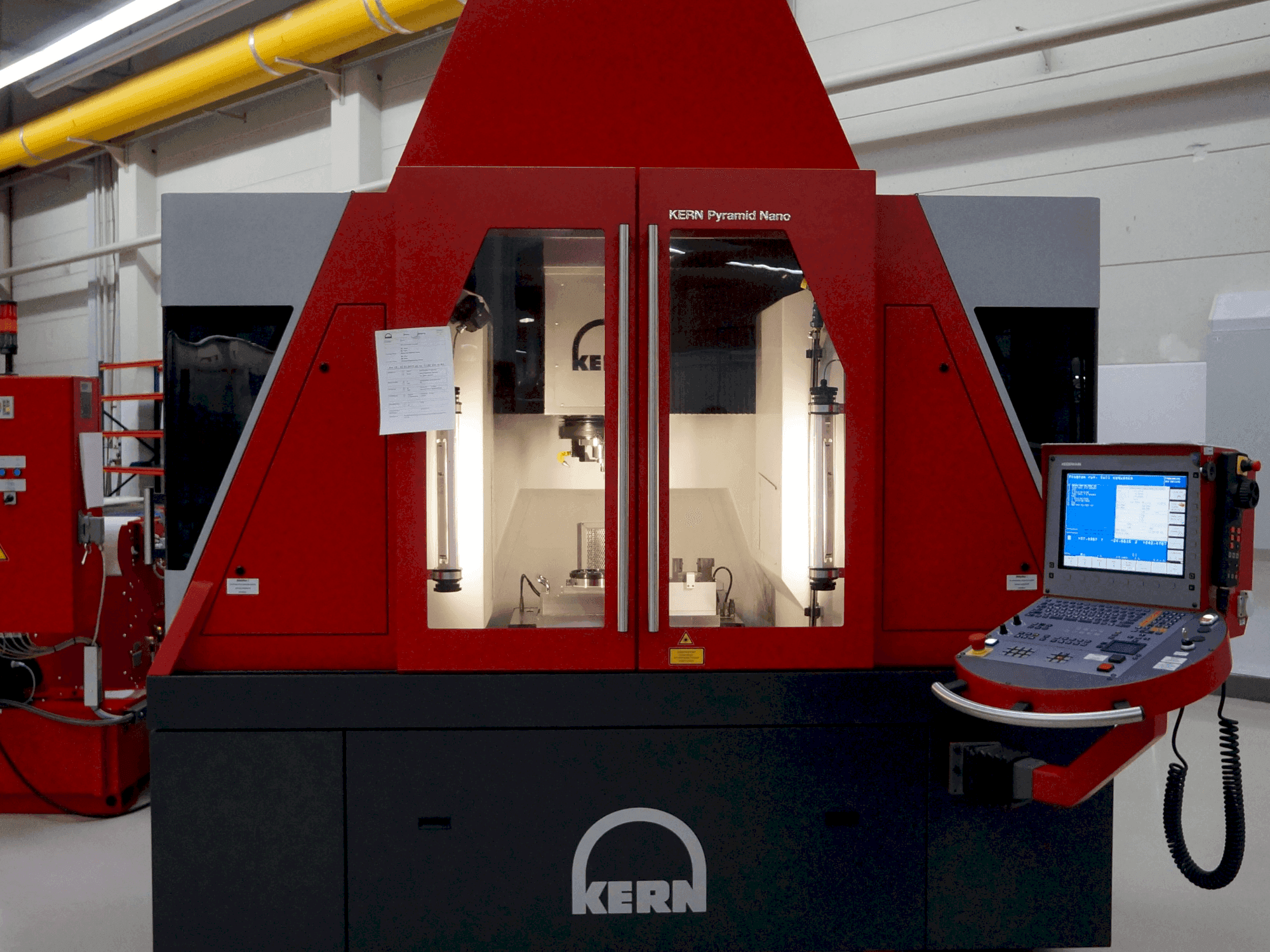 Vista frontal de la máquina KERN Pyramid Nano (2013)