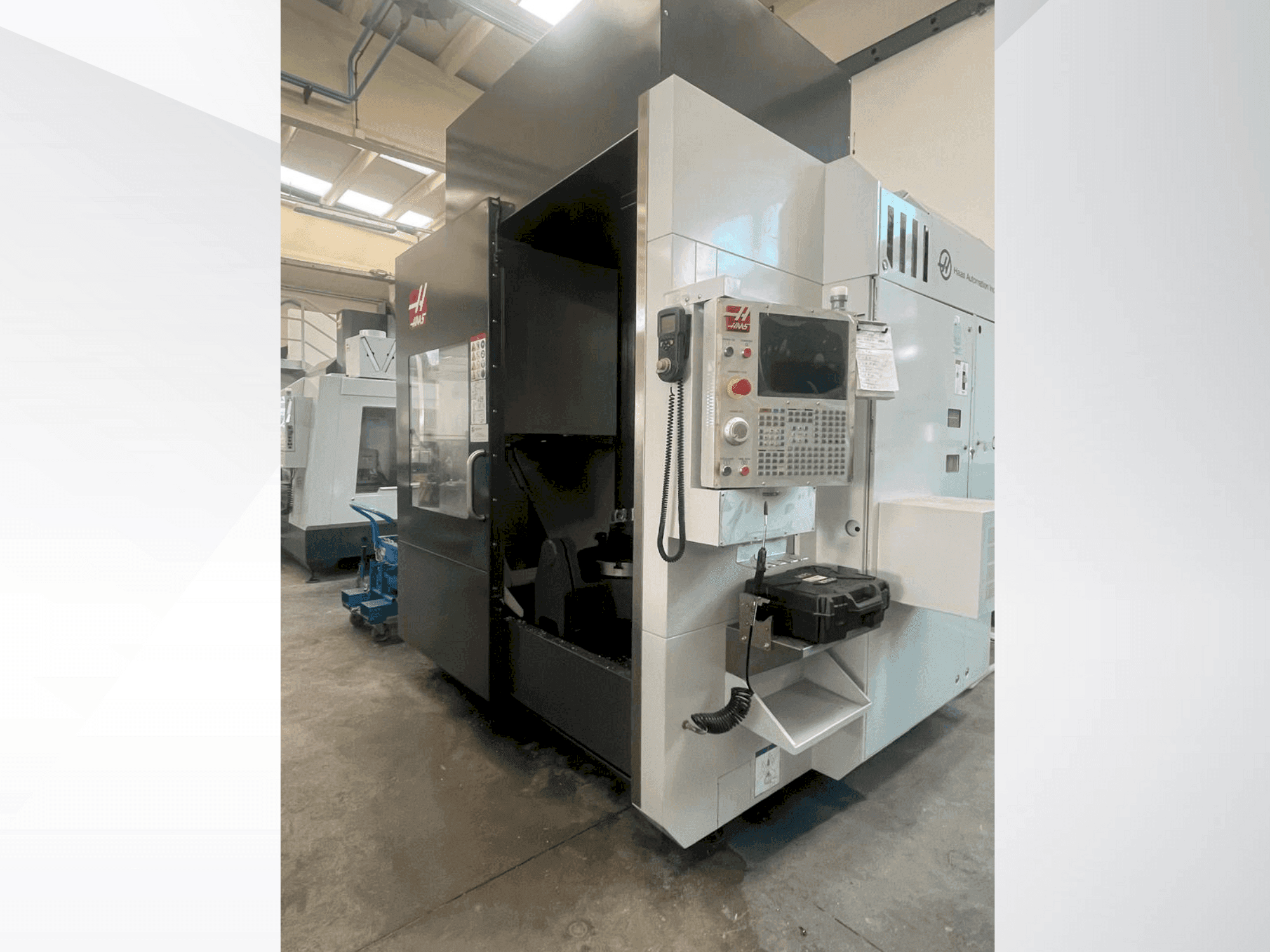 Vista frontal de la máquina HAAS UMC750SS