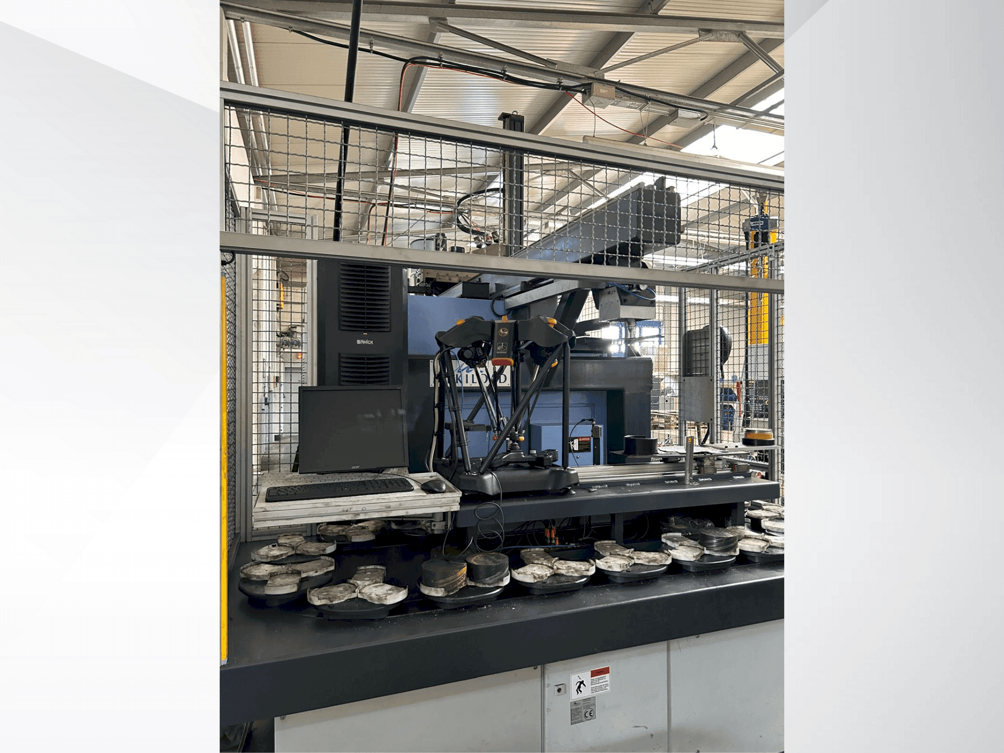 Vista lateral der DOOSAN Puma 2600 SY II Maschine