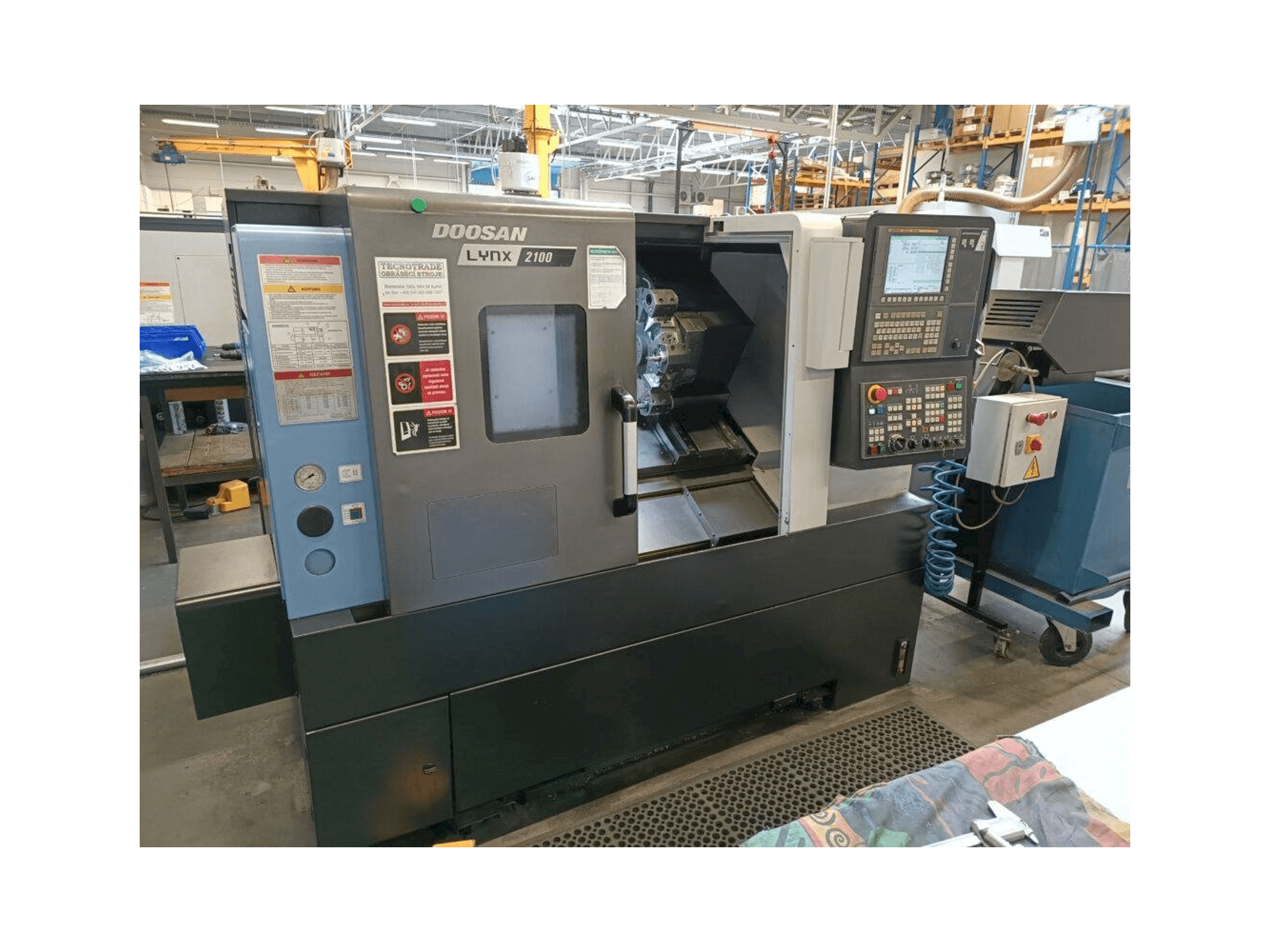 Vista frontal de la máquina DOOSAN Lynx 2100A