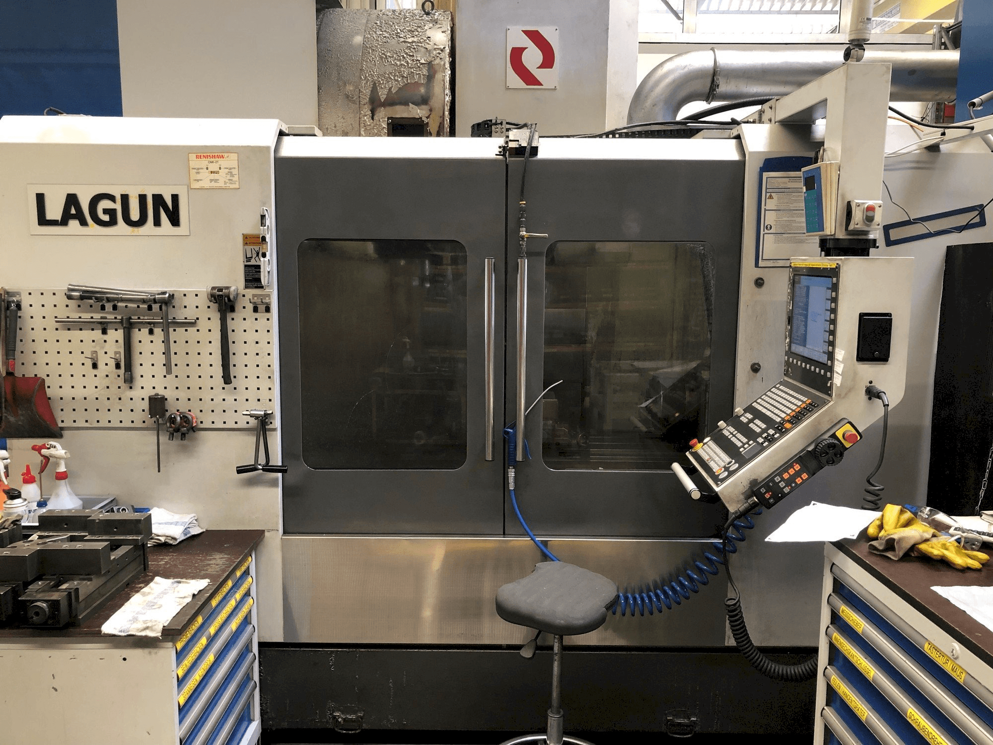 Vista frontal de la máquina LAGUN L1400