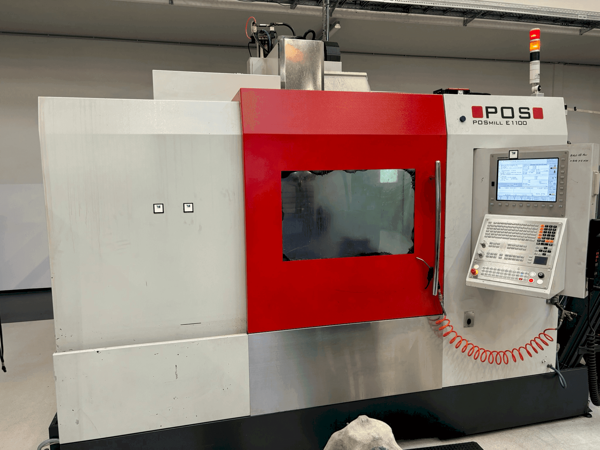 Vista frontal de la máquina POSmill E 1100