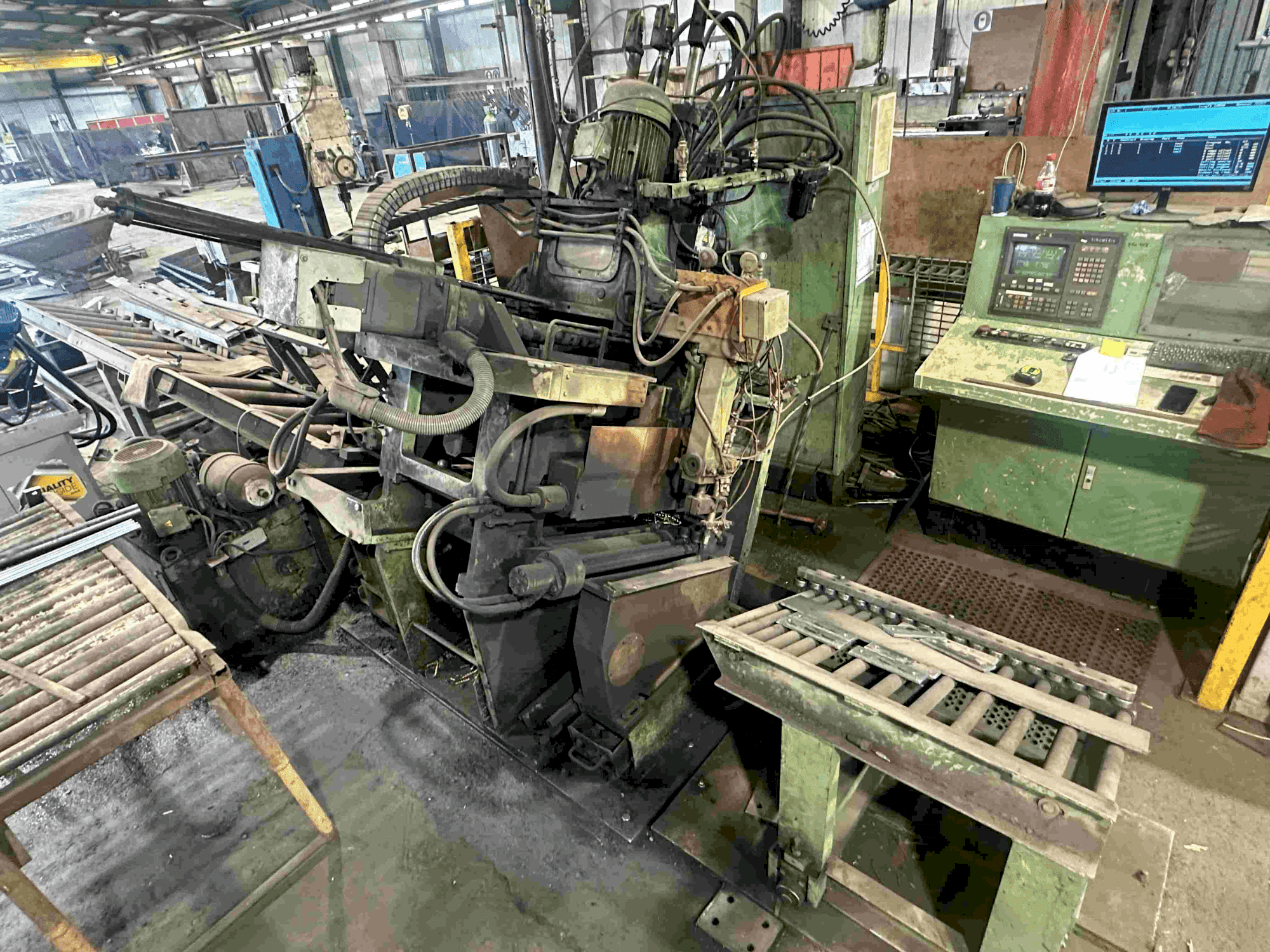 Vista frontal de la máquina Peddinghaus FDB 600