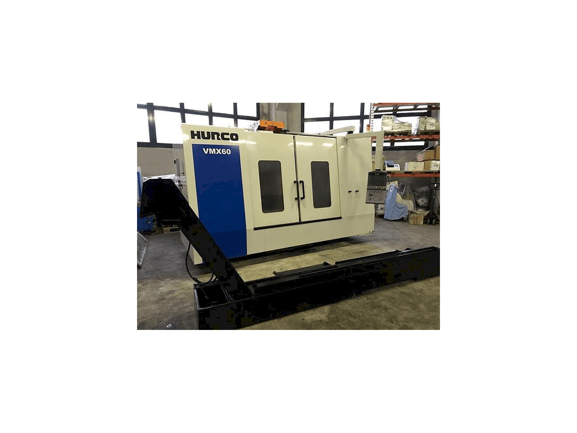 Vista frontal de la máquina Hurco VMX 60